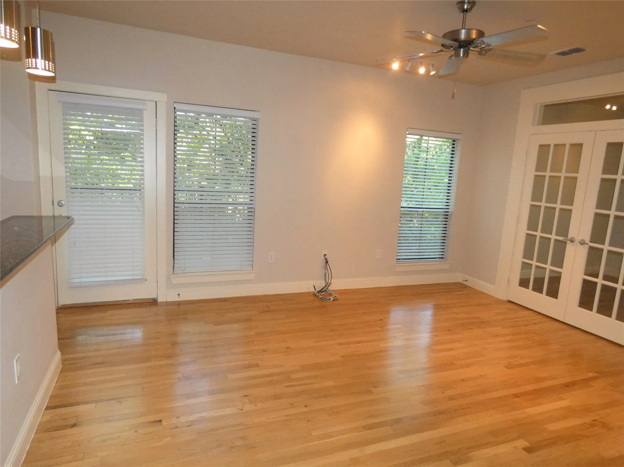 Apartment For Rent in Dallas County , 6159 Oram Street 203, Dallas, Texas 75214, 2 Bedroom, 2 Bathroom, 2 Garage spaces, 1,153 Sqft, built in 2007, mls#21401395, Real Estate Agent in Dallas, Homes For Rent in Dallas county, Homes For Rent in Dallas, Realtor in Dallas Texas, Real Estate Brokerage Independent Realty Texas, Luminita Cordes Realtor