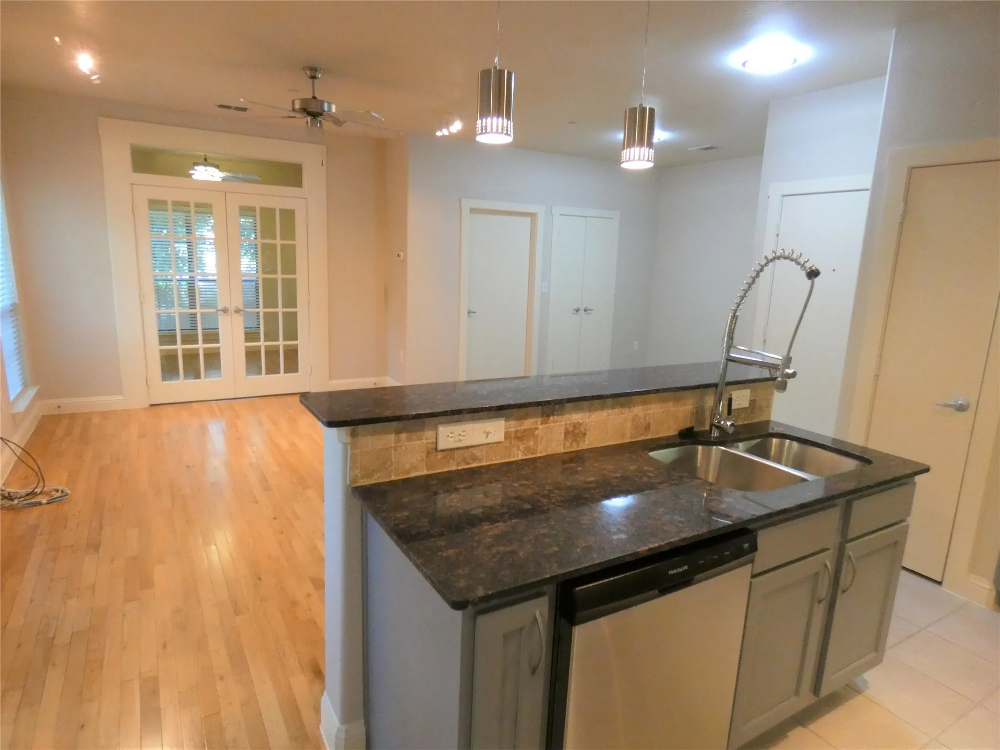 Apartment For Rent in Dallas County , 6159 Oram Street 203, Dallas, Texas 75214, 2 Bedroom, 2 Bathroom, 2 Garage spaces, 1,153 Sqft, built in 2007, mls#21401395, Real Estate Agent in Dallas, Homes For Rent in Dallas county, Homes For Rent in Dallas, Realtor in Dallas Texas, Real Estate Brokerage Independent Realty Texas, Luminita Cordes Realtor
