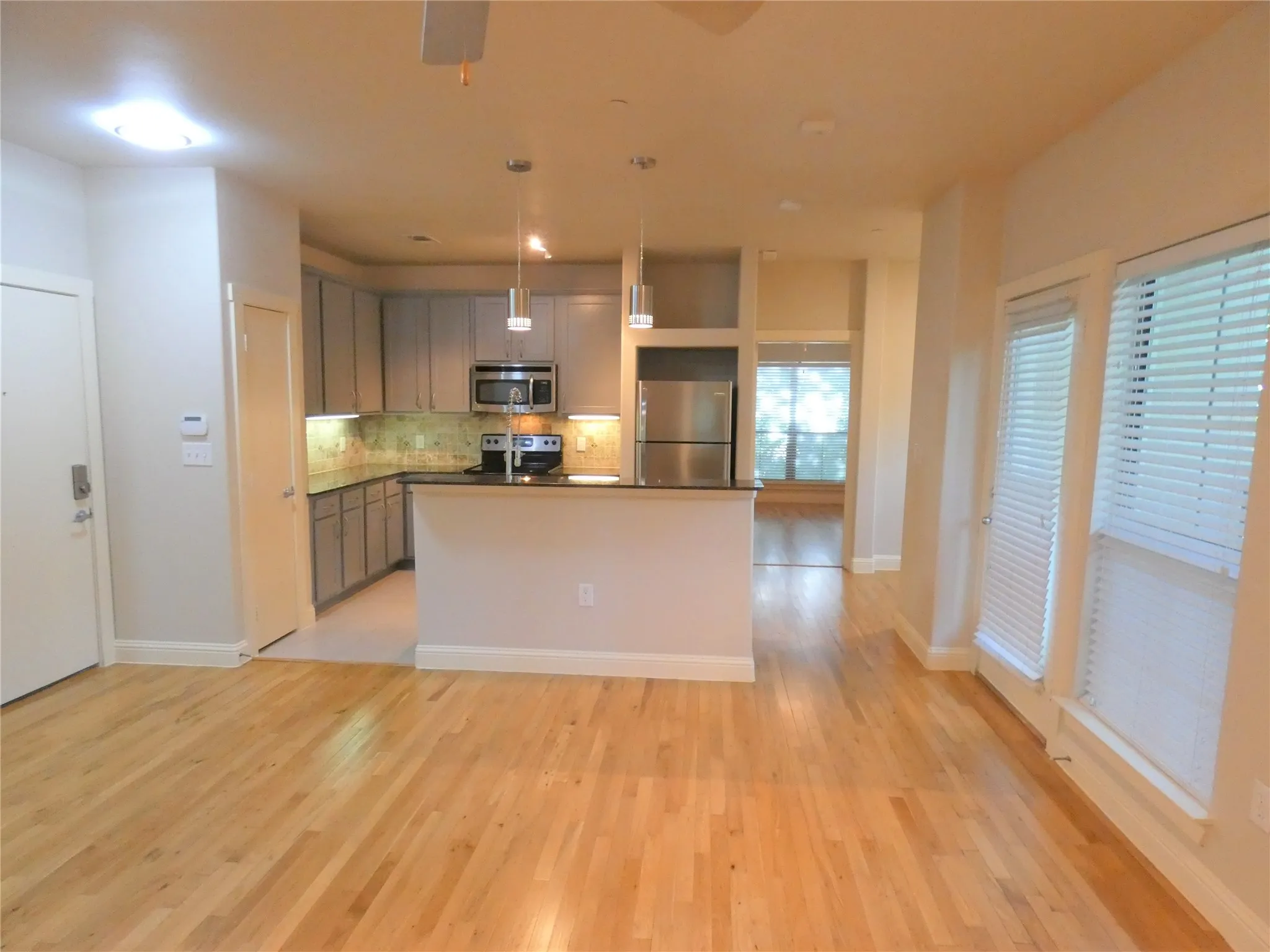 Apartment For Rent in Dallas County , 6159 Oram Street 203, Dallas, Texas 75214, 2 Bedroom, 2 Bathroom, 2 Garage spaces, 1,153 Sqft, built in 2007, mls#21401395, Real Estate Agent in Dallas, Homes For Rent in Dallas county, Homes For Rent in Dallas, Realtor in Dallas Texas, Real Estate Brokerage Independent Realty Texas, Luminita Cordes Realtor