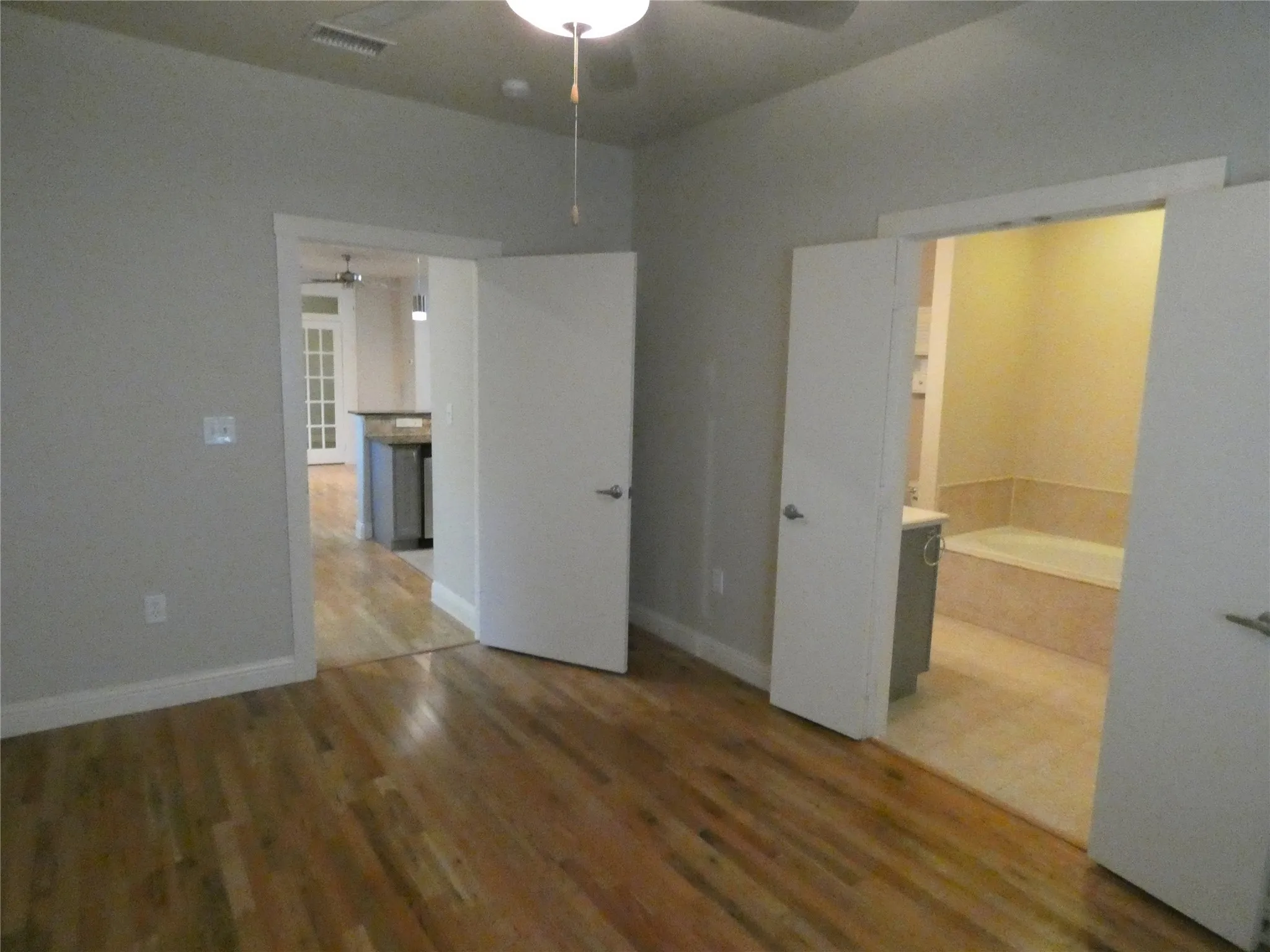 Apartment For Rent in Dallas County , 6159 Oram Street 203, Dallas, Texas 75214, 2 Bedroom, 2 Bathroom, 2 Garage spaces, 1,153 Sqft, built in 2007, mls#21401395, Real Estate Agent in Dallas, Homes For Rent in Dallas county, Homes For Rent in Dallas, Realtor in Dallas Texas, Real Estate Brokerage Independent Realty Texas, Luminita Cordes Realtor