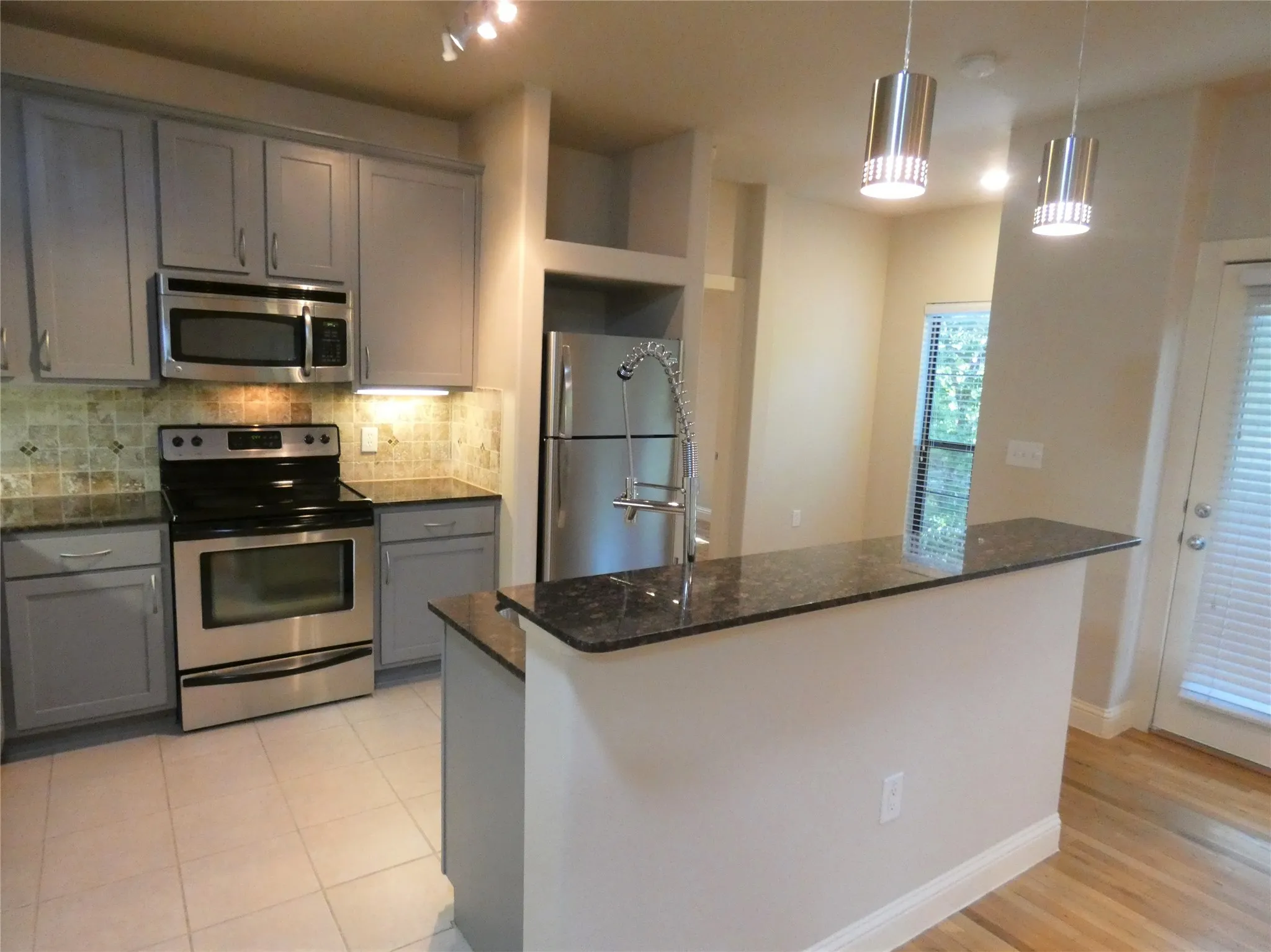 Apartment For Rent in Dallas County , 6159 Oram Street 203, Dallas, Texas 75214, 2 Bedroom, 2 Bathroom, 2 Garage spaces, 1,153 Sqft, built in 2007, mls#21401395, Real Estate Agent in Dallas, Homes For Rent in Dallas county, Homes For Rent in Dallas, Realtor in Dallas Texas, Real Estate Brokerage Independent Realty Texas, Luminita Cordes Realtor