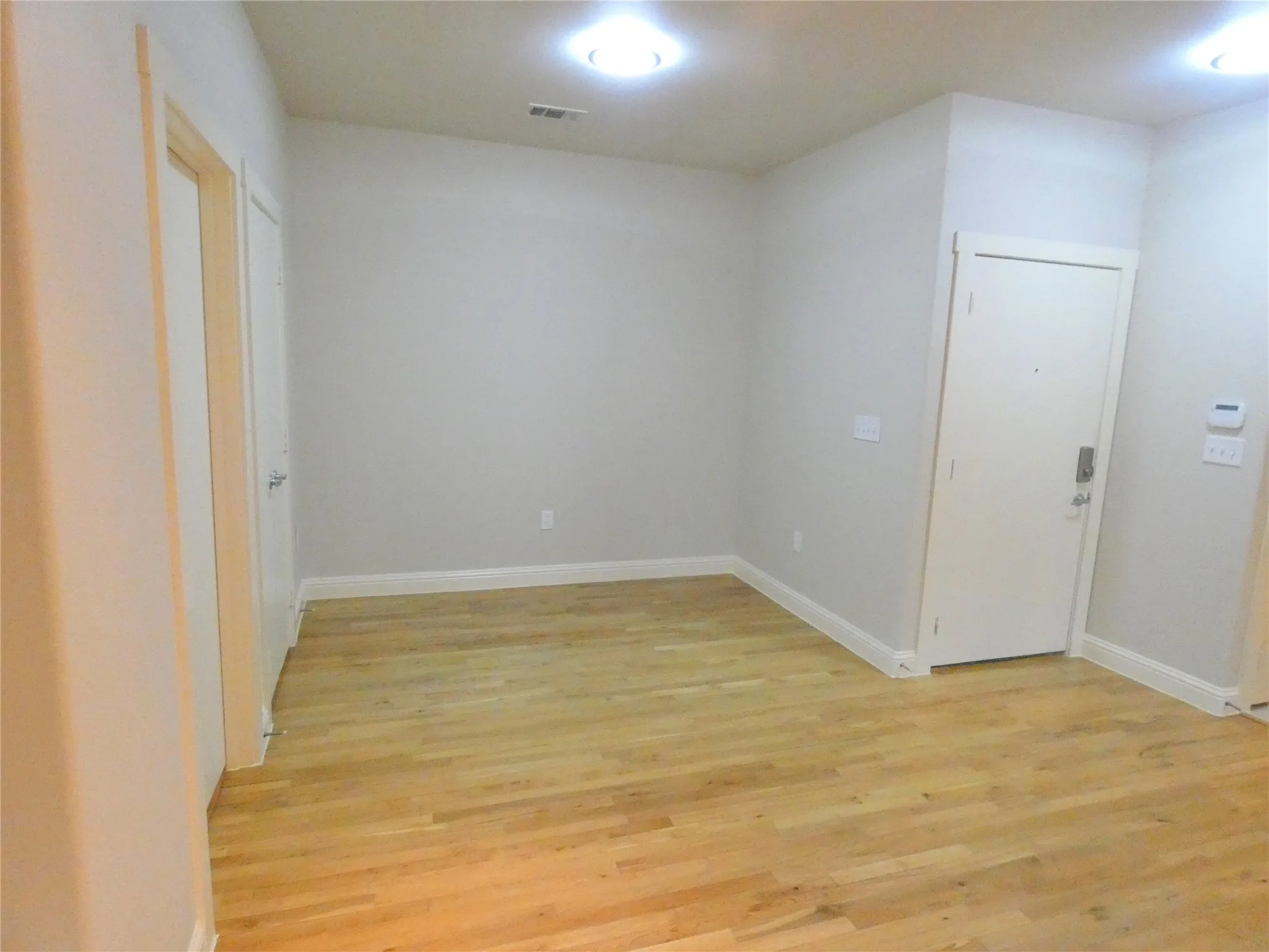 Apartment For Rent in Dallas County , 6159 Oram Street 203, Dallas, Texas 75214, 2 Bedroom, 2 Bathroom, 2 Garage spaces, 1,153 Sqft, built in 2007, mls#21401395, Real Estate Agent in Dallas, Homes For Rent in Dallas county, Homes For Rent in Dallas, Realtor in Dallas Texas, Real Estate Brokerage Independent Realty Texas, Luminita Cordes Realtor