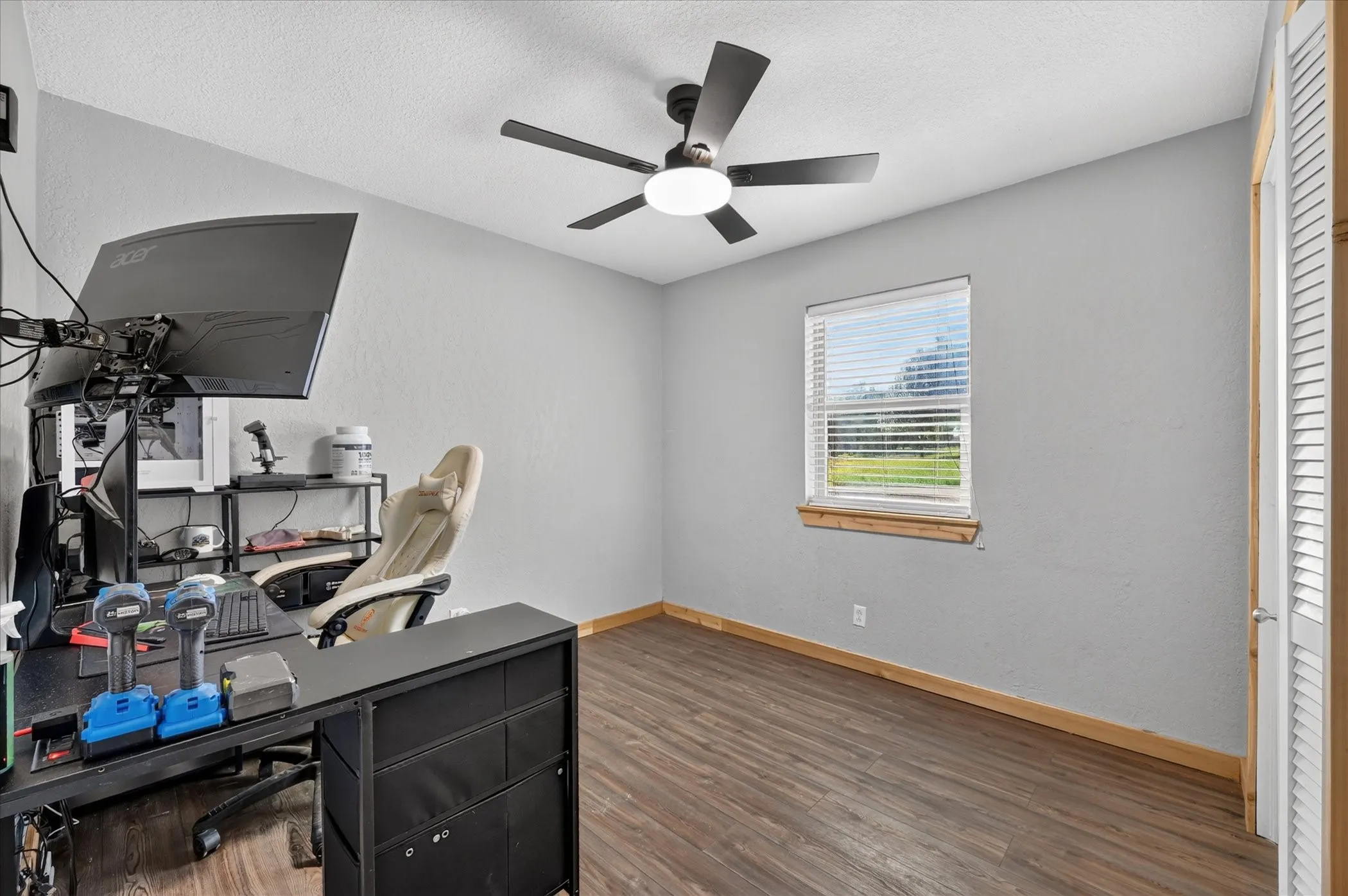 2nd bedroom