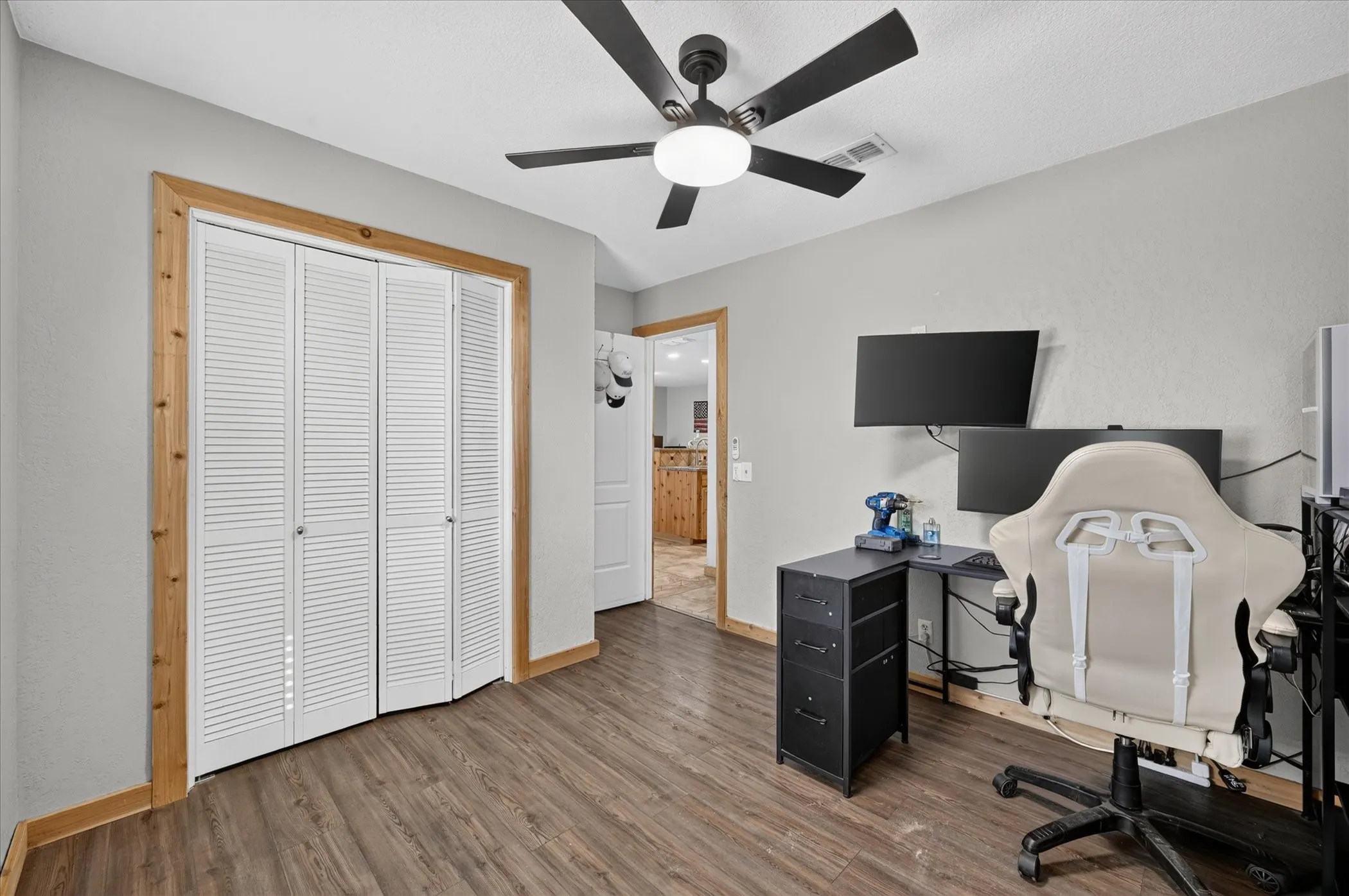 2nd bedroom