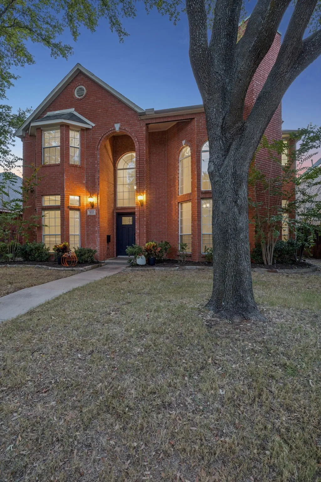 Single Family Residence For Sale in Collin County , 5113 Promise Land Drive, Frisco, Texas 75035, 5 Bedroom, 3 Bathroom, 2 Garage spaces, 3,027 Sqft, built in 1992, mls#21392674, Real Estate Agent in Frisco, Homes For Sale in Collin county, Homes For Sale in Frisco, Realtor in Frisco Texas, Real Estate Brokerage Independent Realty Texas, Luminita Cordes Realtor