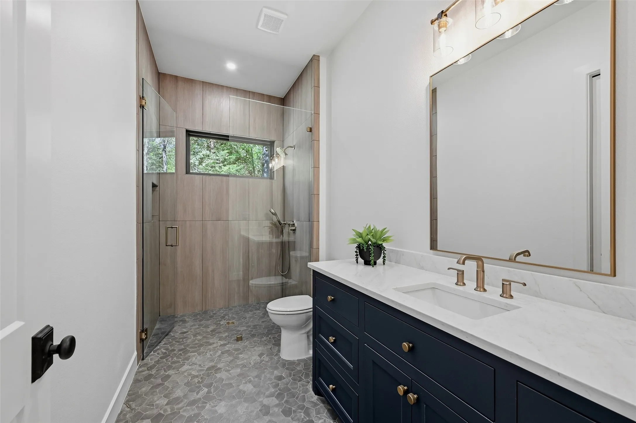 Ensuite bathroom for the North West bedroom