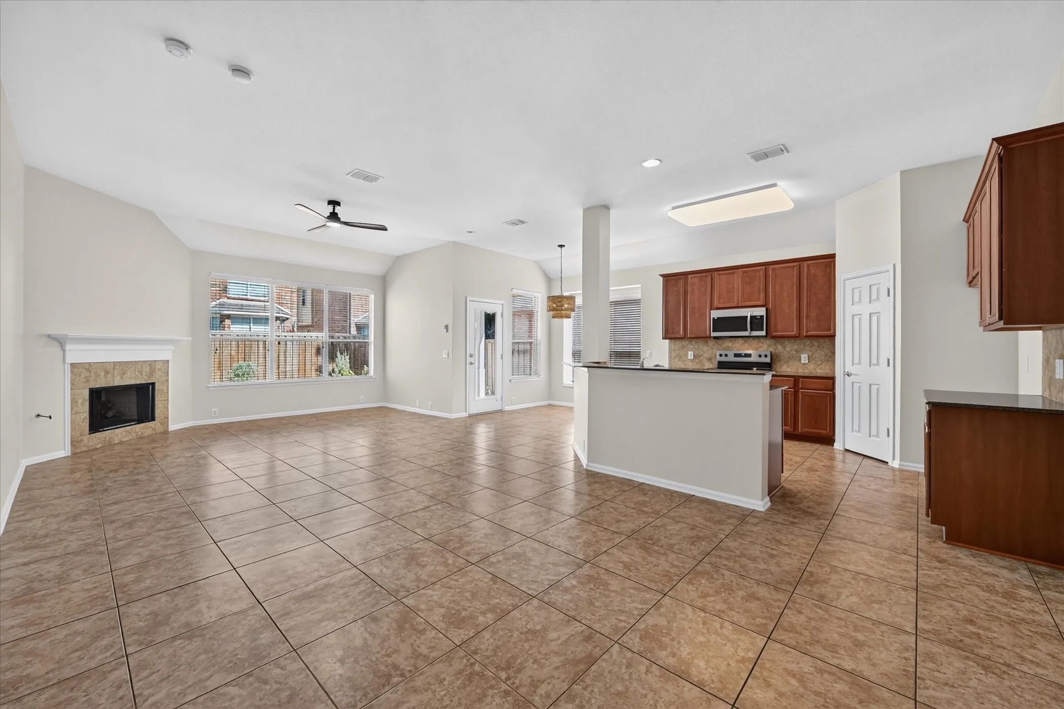 Single Family Residence For Sale in Denton County , 2745 Cedar Ridge Lane, Fort Worth, Texas 76177, 3 Bedroom, 2 Bathroom, 2 Garage spaces, 1,768 Sqft, built in 2008, mls#21406651, Real Estate Agent in Fort Worth, Homes For Sale in Denton county, Homes For Sale in Fort Worth, Realtor in Fort Worth Texas, Real Estate Brokerage Independent Realty Texas, Luminita Cordes Realtor