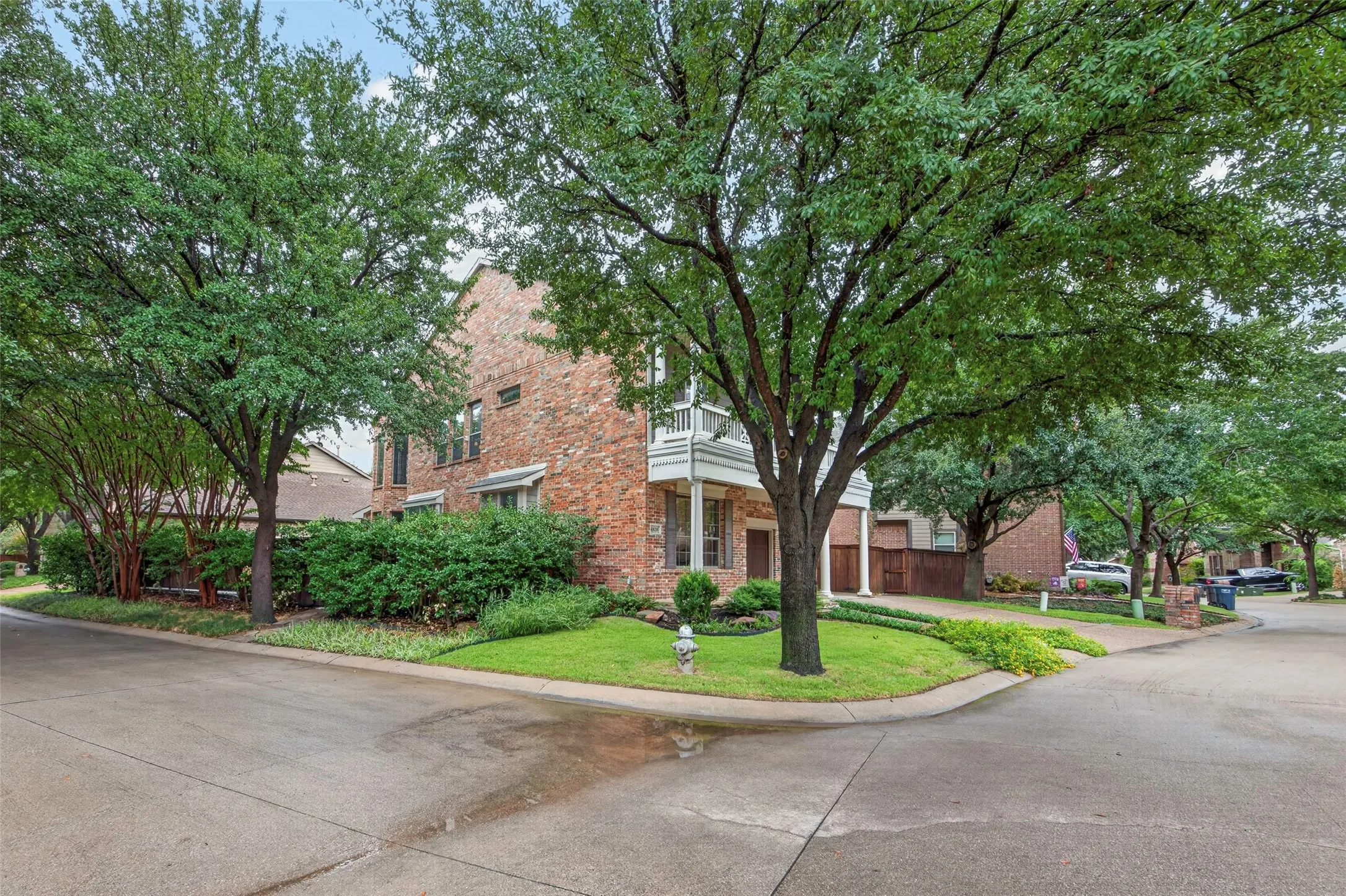 Single Family Residence For Sale in Tarrant County , 6820 River Park Circle, Fort Worth, Texas 76116, 3 Bedroom, 4 Bathroom, 2 Garage spaces, 3,235 Sqft, built in 2006, mls#21403585, Real Estate Agent in Fort Worth, Homes For Sale in Tarrant county, Homes For Sale in Fort Worth, Realtor in Fort Worth Texas, Real Estate Brokerage Independent Realty Texas, Luminita Cordes Realtor