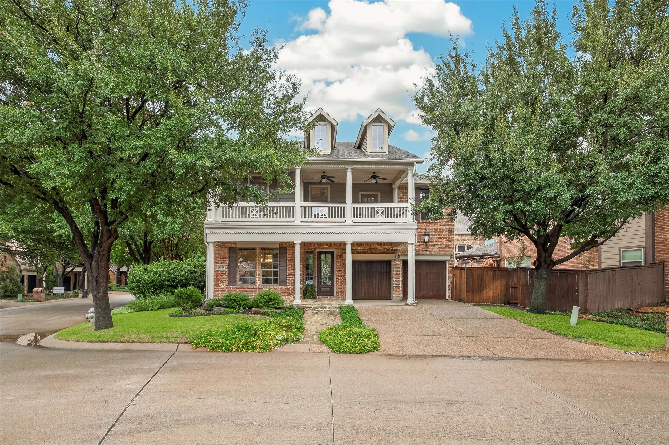 Single Family Residence For Sale in Tarrant County , 6820 River Park Circle, Fort Worth, Texas 76116, 3 Bedroom, 4 Bathroom, 2 Garage spaces, 3,235 Sqft, built in 2006, mls#21403585, Real Estate Agent in Fort Worth, Homes For Sale in Tarrant county, Homes For Sale in Fort Worth, Realtor in Fort Worth Texas, Real Estate Brokerage Independent Realty Texas, Luminita Cordes Realtor