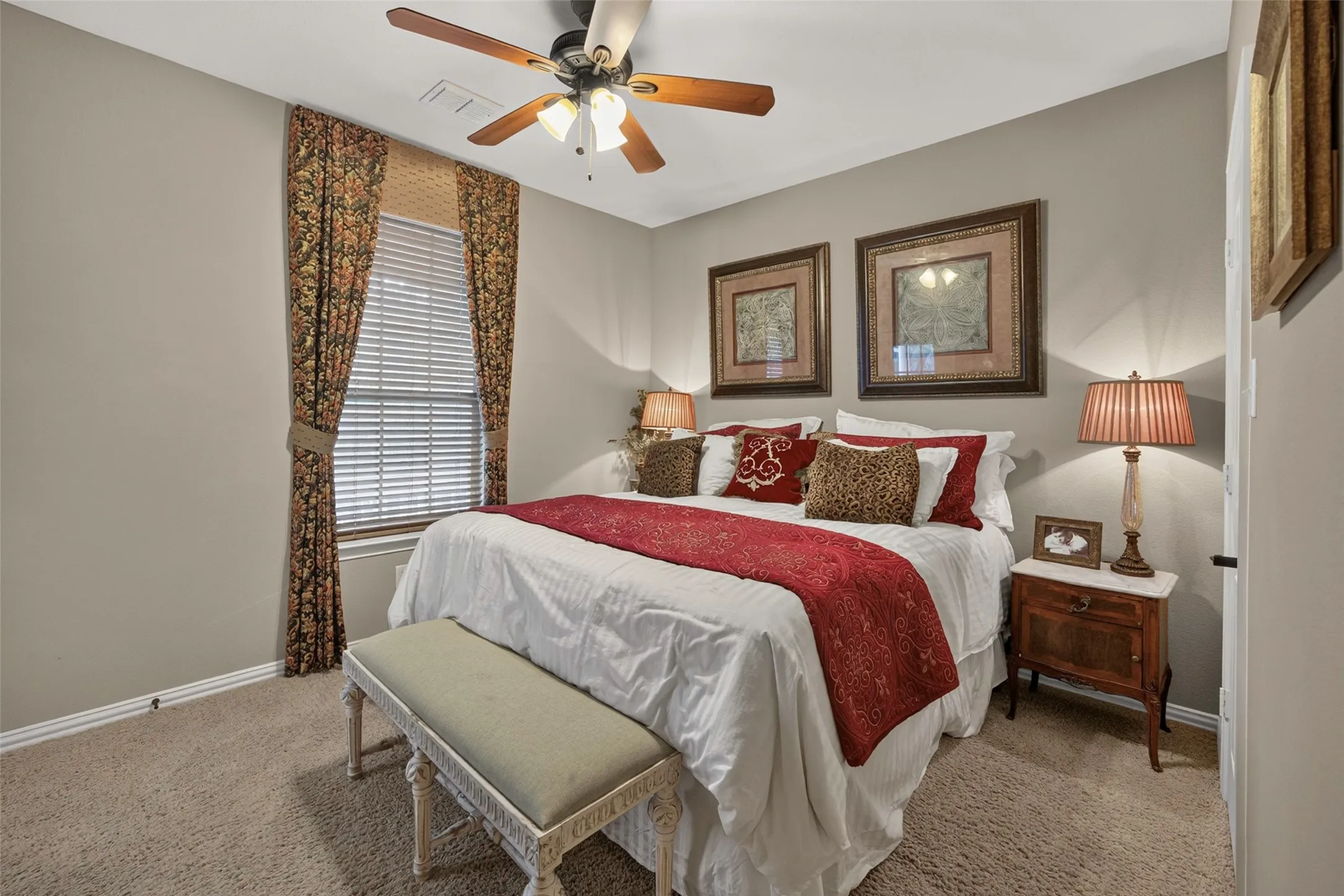 Single Family Residence For Sale in Tarrant County , 6820 River Park Circle, Fort Worth, Texas 76116, 3 Bedroom, 4 Bathroom, 2 Garage spaces, 3,235 Sqft, built in 2006, mls#21403585, Real Estate Agent in Fort Worth, Homes For Sale in Tarrant county, Homes For Sale in Fort Worth, Realtor in Fort Worth Texas, Real Estate Brokerage Independent Realty Texas, Luminita Cordes Realtor