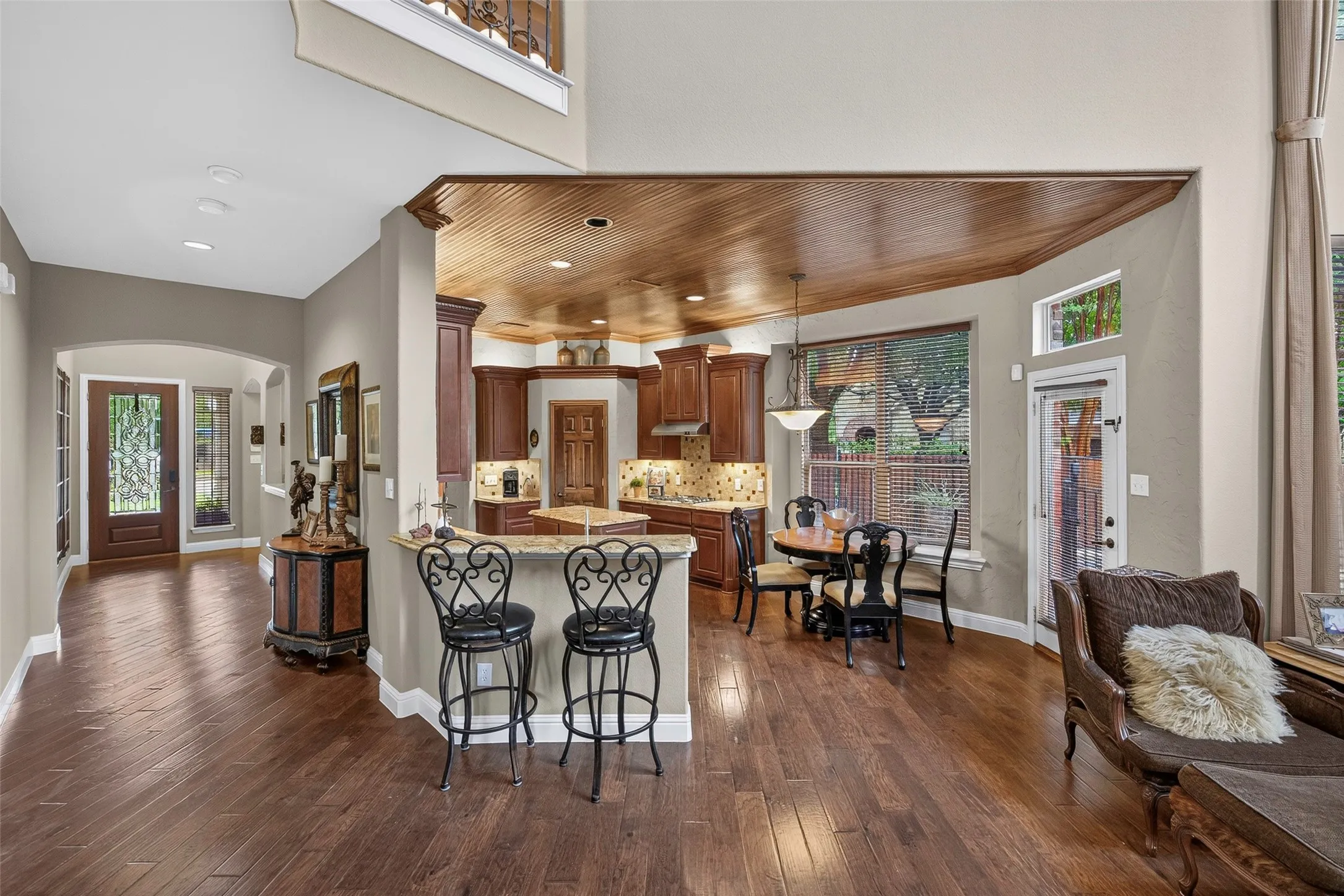 Single Family Residence For Sale in Tarrant County , 6820 River Park Circle, Fort Worth, Texas 76116, 3 Bedroom, 4 Bathroom, 2 Garage spaces, 3,235 Sqft, built in 2006, mls#21403585, Real Estate Agent in Fort Worth, Homes For Sale in Tarrant county, Homes For Sale in Fort Worth, Realtor in Fort Worth Texas, Real Estate Brokerage Independent Realty Texas, Luminita Cordes Realtor