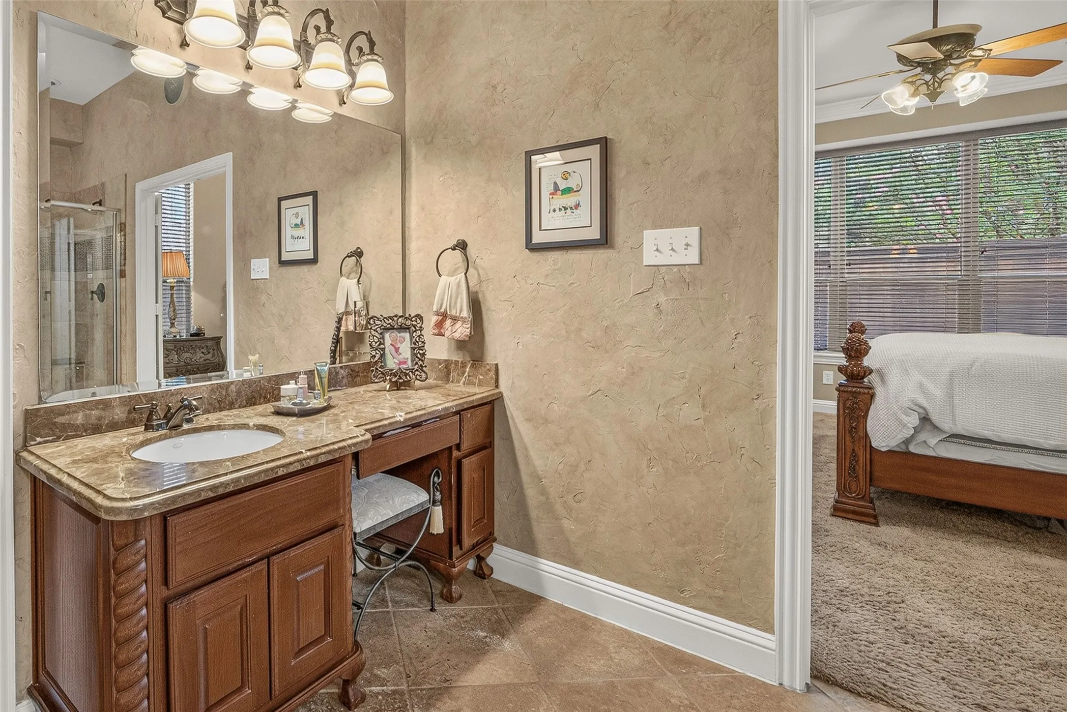 Single Family Residence For Sale in Tarrant County , 6820 River Park Circle, Fort Worth, Texas 76116, 3 Bedroom, 4 Bathroom, 2 Garage spaces, 3,235 Sqft, built in 2006, mls#21403585, Real Estate Agent in Fort Worth, Homes For Sale in Tarrant county, Homes For Sale in Fort Worth, Realtor in Fort Worth Texas, Real Estate Brokerage Independent Realty Texas, Luminita Cordes Realtor