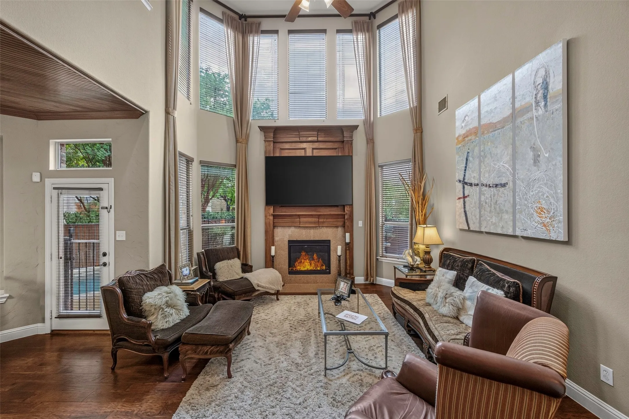 Single Family Residence For Sale in Tarrant County , 6820 River Park Circle, Fort Worth, Texas 76116, 3 Bedroom, 4 Bathroom, 2 Garage spaces, 3,235 Sqft, built in 2006, mls#21403585, Real Estate Agent in Fort Worth, Homes For Sale in Tarrant county, Homes For Sale in Fort Worth, Realtor in Fort Worth Texas, Real Estate Brokerage Independent Realty Texas, Luminita Cordes Realtor