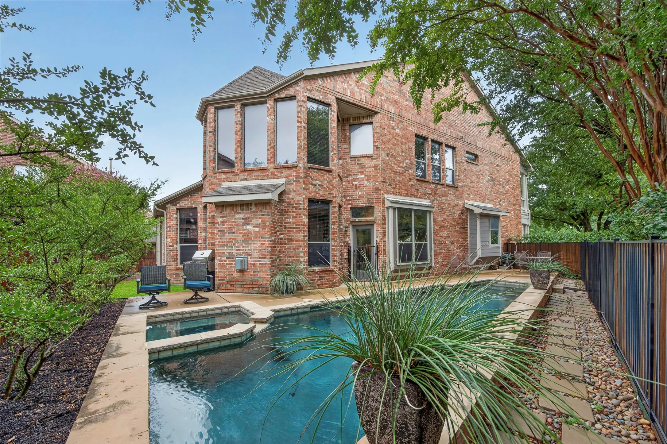 Single Family Residence For Sale in Tarrant County , 6820 River Park Circle, Fort Worth, Texas 76116, 3 Bedroom, 4 Bathroom, 2 Garage spaces, 3,235 Sqft, built in 2006, mls#21403585, Real Estate Agent in Fort Worth, Homes For Sale in Tarrant county, Homes For Sale in Fort Worth, Realtor in Fort Worth Texas, Real Estate Brokerage Independent Realty Texas, Luminita Cordes Realtor
