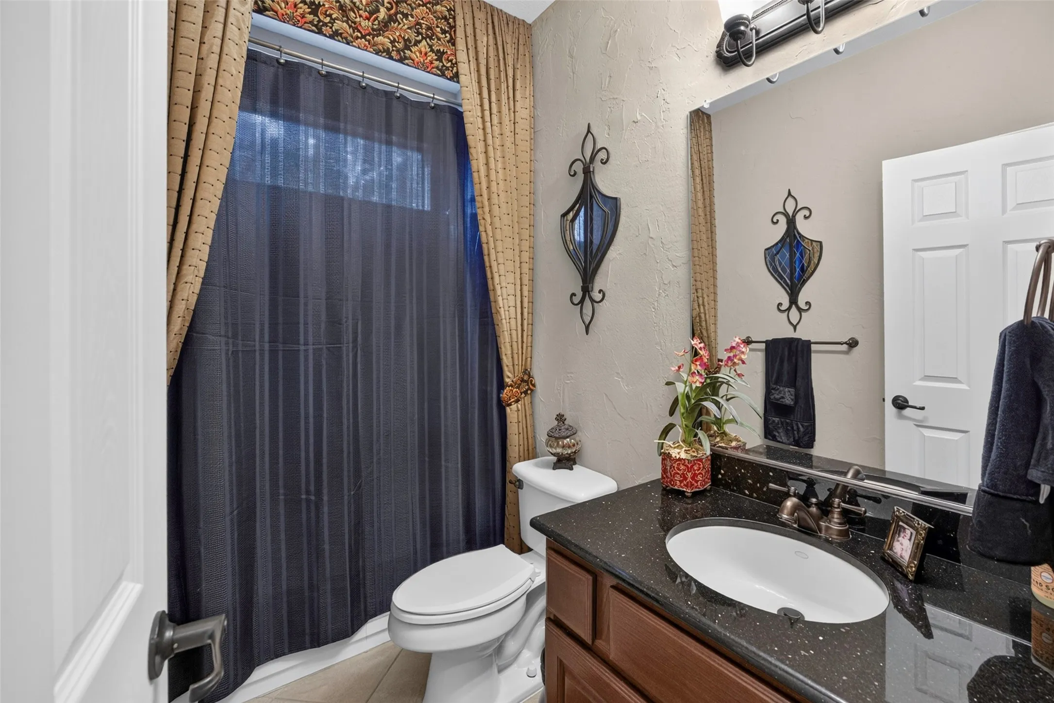 Single Family Residence For Sale in Tarrant County , 6820 River Park Circle, Fort Worth, Texas 76116, 3 Bedroom, 4 Bathroom, 2 Garage spaces, 3,235 Sqft, built in 2006, mls#21403585, Real Estate Agent in Fort Worth, Homes For Sale in Tarrant county, Homes For Sale in Fort Worth, Realtor in Fort Worth Texas, Real Estate Brokerage Independent Realty Texas, Luminita Cordes Realtor
