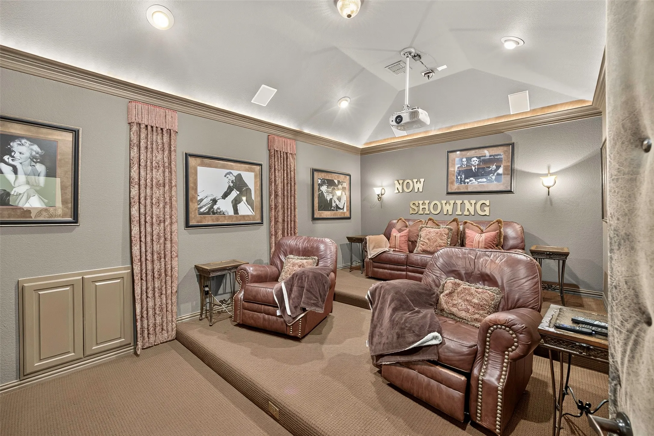 Single Family Residence For Sale in Tarrant County , 6820 River Park Circle, Fort Worth, Texas 76116, 3 Bedroom, 4 Bathroom, 2 Garage spaces, 3,235 Sqft, built in 2006, mls#21403585, Real Estate Agent in Fort Worth, Homes For Sale in Tarrant county, Homes For Sale in Fort Worth, Realtor in Fort Worth Texas, Real Estate Brokerage Independent Realty Texas, Luminita Cordes Realtor