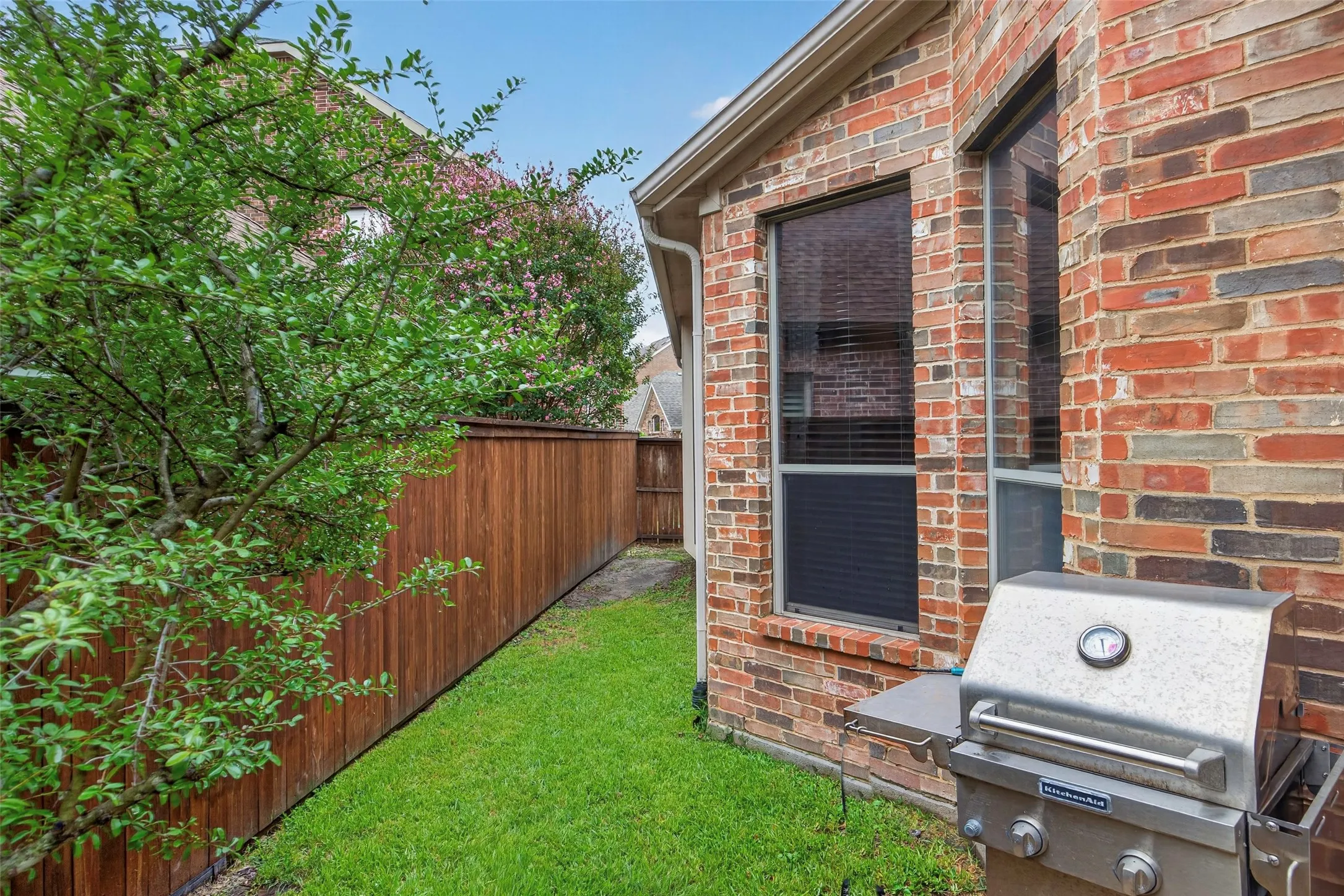 Single Family Residence For Sale in Tarrant County , 6820 River Park Circle, Fort Worth, Texas 76116, 3 Bedroom, 4 Bathroom, 2 Garage spaces, 3,235 Sqft, built in 2006, mls#21403585, Real Estate Agent in Fort Worth, Homes For Sale in Tarrant county, Homes For Sale in Fort Worth, Realtor in Fort Worth Texas, Real Estate Brokerage Independent Realty Texas, Luminita Cordes Realtor