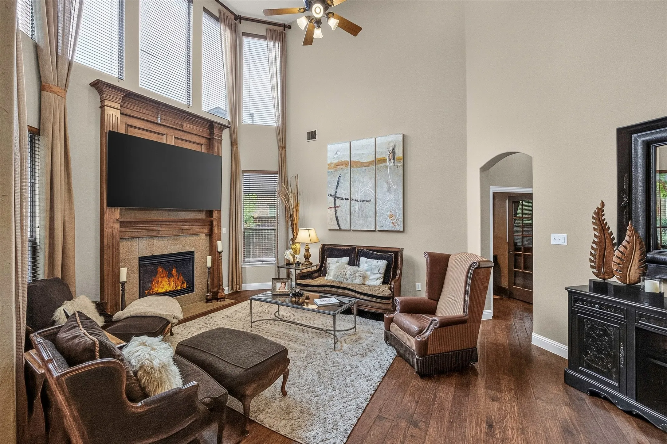 Single Family Residence For Sale in Tarrant County , 6820 River Park Circle, Fort Worth, Texas 76116, 3 Bedroom, 4 Bathroom, 2 Garage spaces, 3,235 Sqft, built in 2006, mls#21403585, Real Estate Agent in Fort Worth, Homes For Sale in Tarrant county, Homes For Sale in Fort Worth, Realtor in Fort Worth Texas, Real Estate Brokerage Independent Realty Texas, Luminita Cordes Realtor