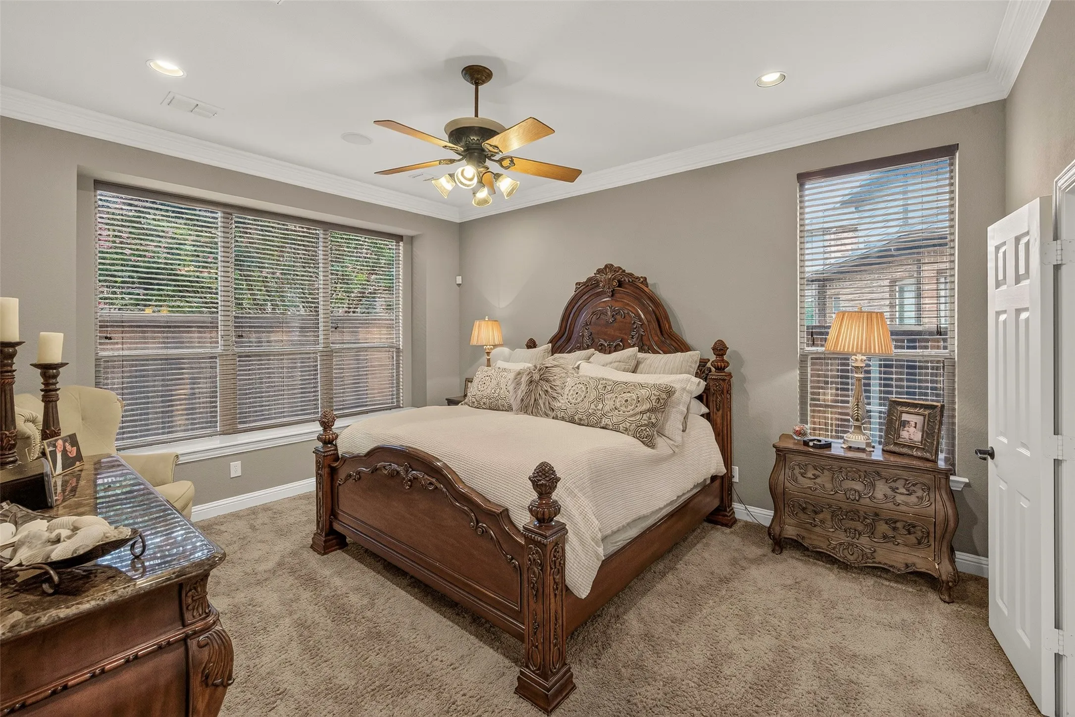 Single Family Residence For Sale in Tarrant County , 6820 River Park Circle, Fort Worth, Texas 76116, 3 Bedroom, 4 Bathroom, 2 Garage spaces, 3,235 Sqft, built in 2006, mls#21403585, Real Estate Agent in Fort Worth, Homes For Sale in Tarrant county, Homes For Sale in Fort Worth, Realtor in Fort Worth Texas, Real Estate Brokerage Independent Realty Texas, Luminita Cordes Realtor