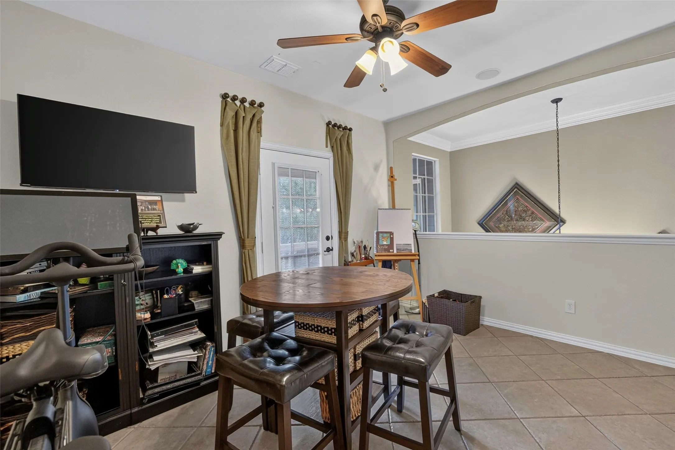 Single Family Residence For Sale in Tarrant County , 6820 River Park Circle, Fort Worth, Texas 76116, 3 Bedroom, 4 Bathroom, 2 Garage spaces, 3,235 Sqft, built in 2006, mls#21403585, Real Estate Agent in Fort Worth, Homes For Sale in Tarrant county, Homes For Sale in Fort Worth, Realtor in Fort Worth Texas, Real Estate Brokerage Independent Realty Texas, Luminita Cordes Realtor