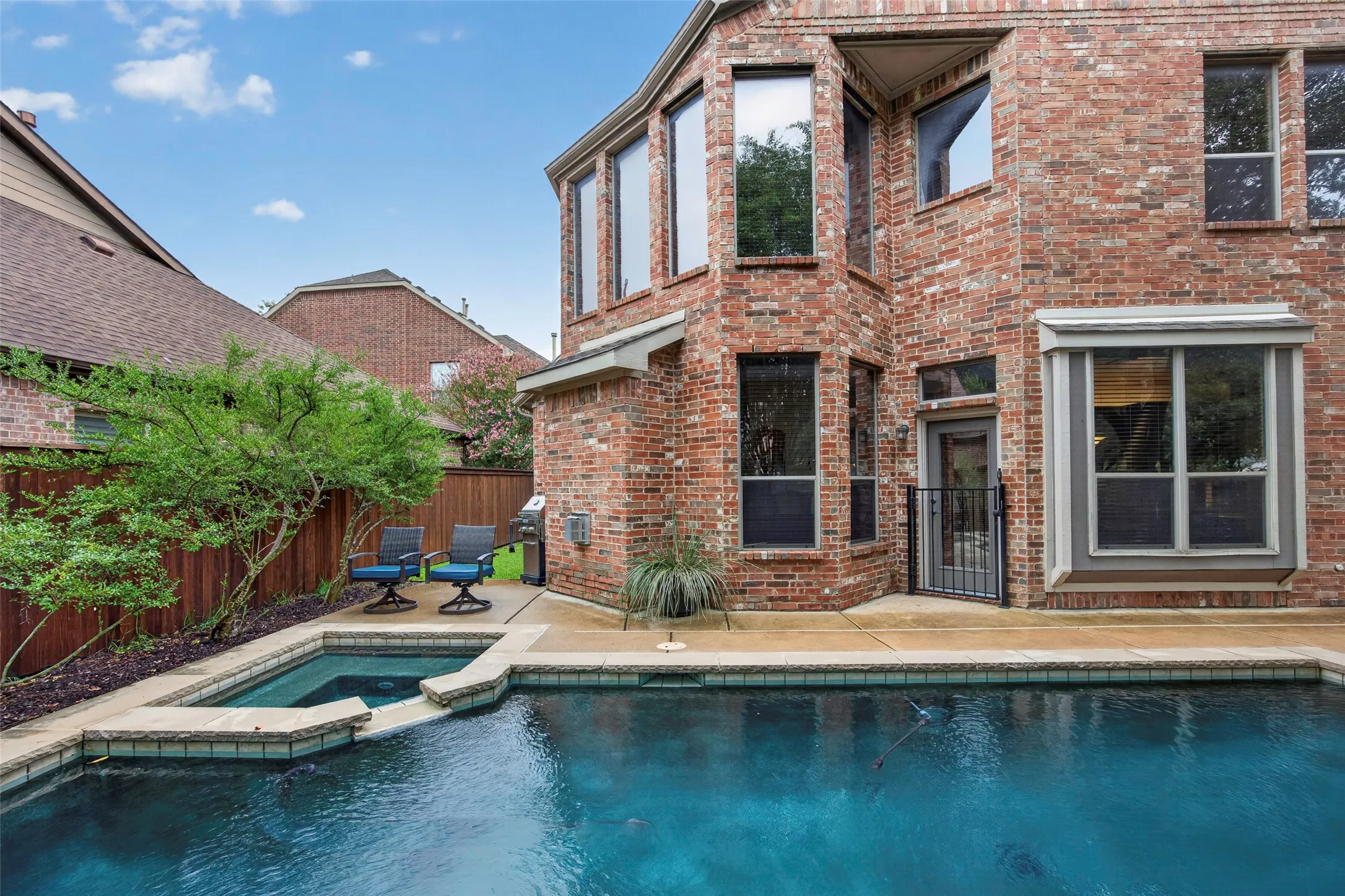Single Family Residence For Sale in Tarrant County , 6820 River Park Circle, Fort Worth, Texas 76116, 3 Bedroom, 4 Bathroom, 2 Garage spaces, 3,235 Sqft, built in 2006, mls#21403585, Real Estate Agent in Fort Worth, Homes For Sale in Tarrant county, Homes For Sale in Fort Worth, Realtor in Fort Worth Texas, Real Estate Brokerage Independent Realty Texas, Luminita Cordes Realtor