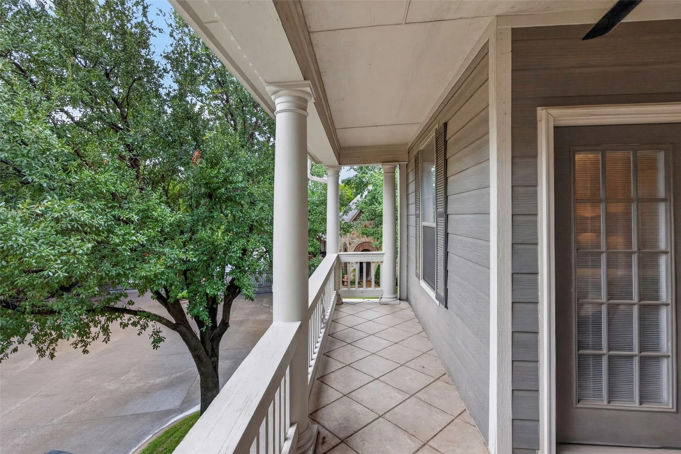 Single Family Residence For Sale in Tarrant County , 6820 River Park Circle, Fort Worth, Texas 76116, 3 Bedroom, 4 Bathroom, 2 Garage spaces, 3,235 Sqft, built in 2006, mls#21403585, Real Estate Agent in Fort Worth, Homes For Sale in Tarrant county, Homes For Sale in Fort Worth, Realtor in Fort Worth Texas, Real Estate Brokerage Independent Realty Texas, Luminita Cordes Realtor