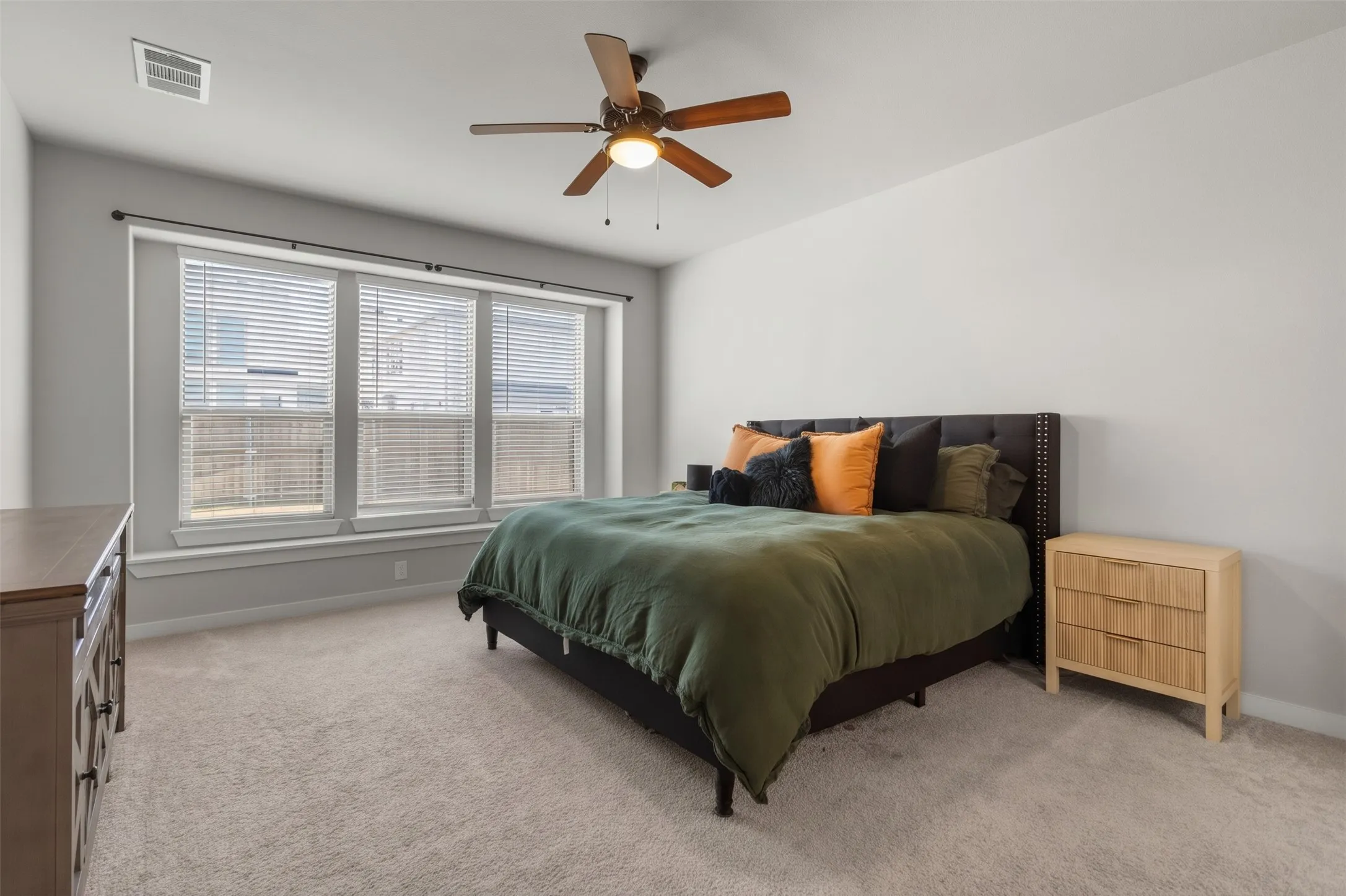 Single Family Residence For Sale in Denton County , 1373 Silverthorn Trail, Justin, Texas 76247, 4 Bedroom, 2 Bathroom, 2 Garage spaces, 2,044 Sqft, built in 2022, mls#21405455, Real Estate Agent in Justin, Homes For Sale in Denton county, Homes For Sale in Justin, Realtor in Justin Texas, Real Estate Brokerage Independent Realty Texas, Luminita Cordes Realtor