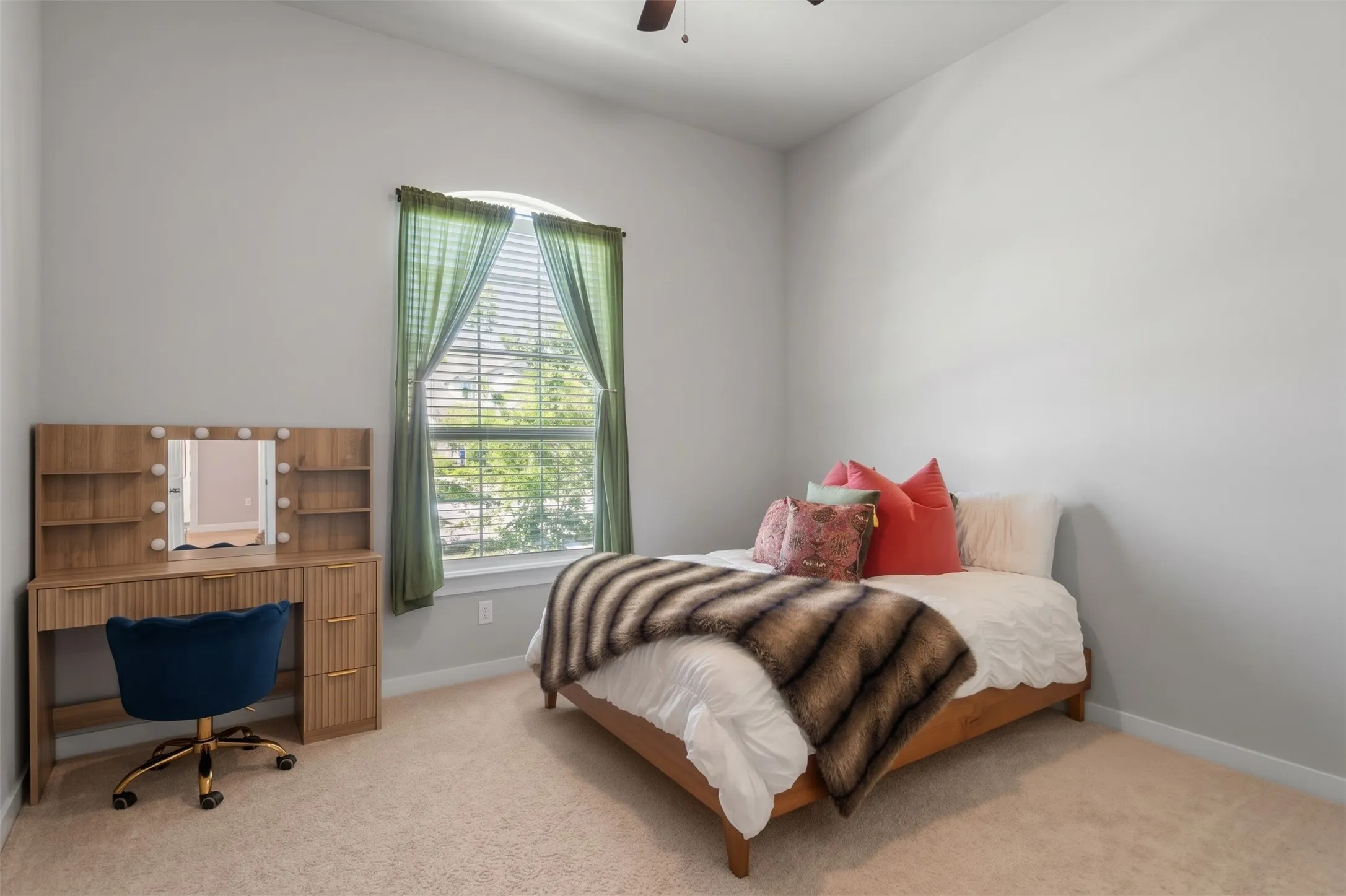Single Family Residence For Sale in Denton County , 1373 Silverthorn Trail, Justin, Texas 76247, 4 Bedroom, 2 Bathroom, 2 Garage spaces, 2,044 Sqft, built in 2022, mls#21405455, Real Estate Agent in Justin, Homes For Sale in Denton county, Homes For Sale in Justin, Realtor in Justin Texas, Real Estate Brokerage Independent Realty Texas, Luminita Cordes Realtor