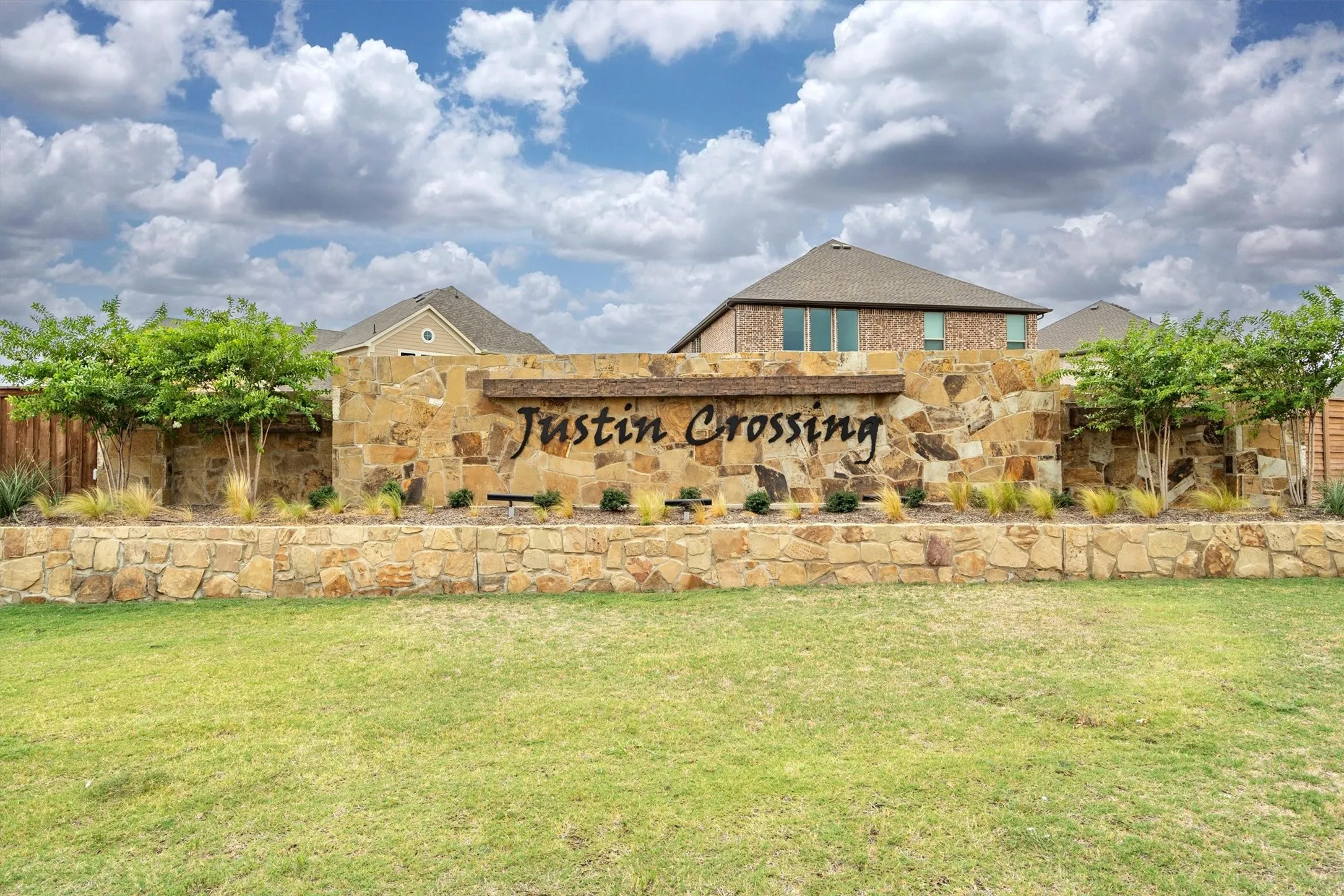 Single Family Residence For Sale in Denton County , 1373 Silverthorn Trail, Justin, Texas 76247, 4 Bedroom, 2 Bathroom, 2 Garage spaces, 2,044 Sqft, built in 2022, mls#21405455, Real Estate Agent in Justin, Homes For Sale in Denton county, Homes For Sale in Justin, Realtor in Justin Texas, Real Estate Brokerage Independent Realty Texas, Luminita Cordes Realtor