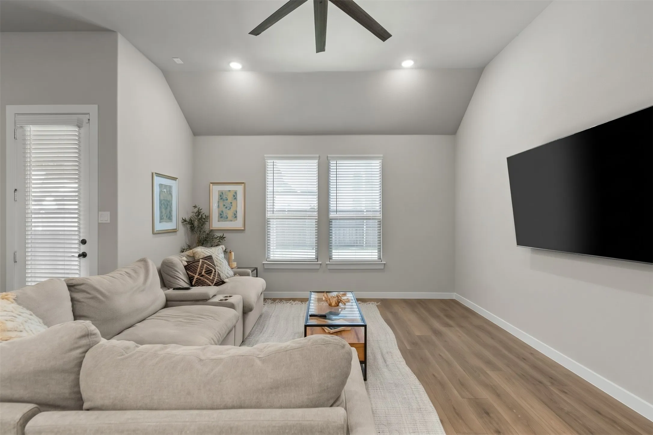Single Family Residence For Sale in Denton County , 1373 Silverthorn Trail, Justin, Texas 76247, 4 Bedroom, 2 Bathroom, 2 Garage spaces, 2,044 Sqft, built in 2022, mls#21405455, Real Estate Agent in Justin, Homes For Sale in Denton county, Homes For Sale in Justin, Realtor in Justin Texas, Real Estate Brokerage Independent Realty Texas, Luminita Cordes Realtor