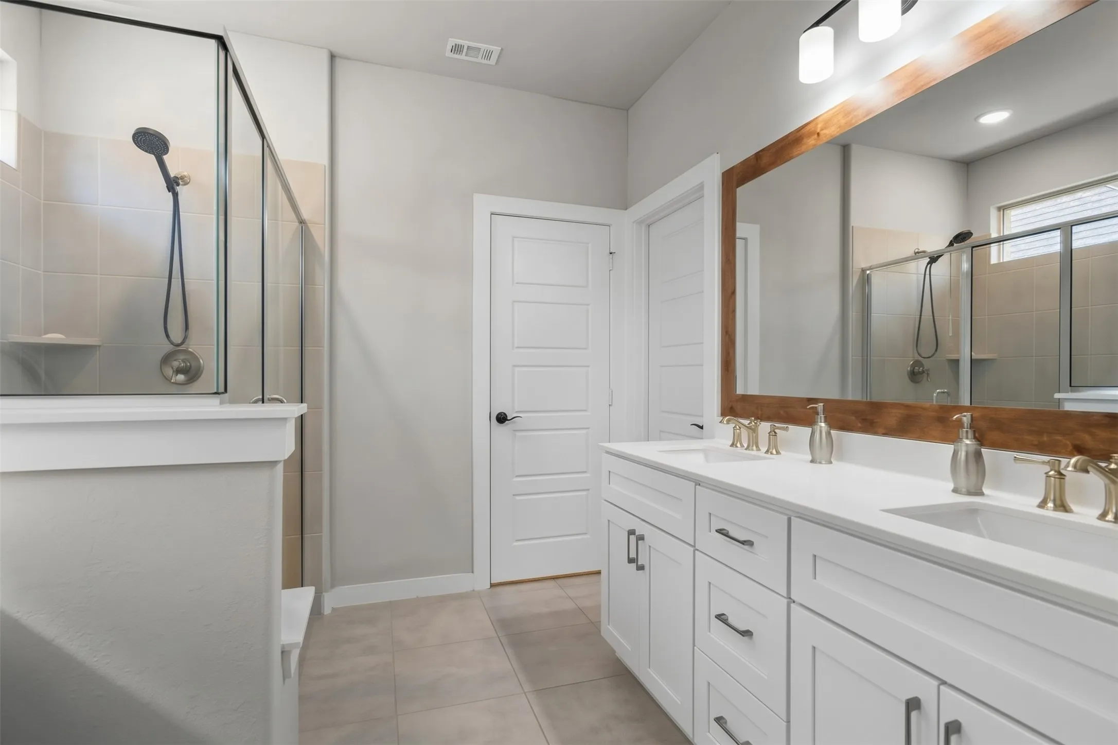Single Family Residence For Sale in Denton County , 1373 Silverthorn Trail, Justin, Texas 76247, 4 Bedroom, 2 Bathroom, 2 Garage spaces, 2,044 Sqft, built in 2022, mls#21405455, Real Estate Agent in Justin, Homes For Sale in Denton county, Homes For Sale in Justin, Realtor in Justin Texas, Real Estate Brokerage Independent Realty Texas, Luminita Cordes Realtor
