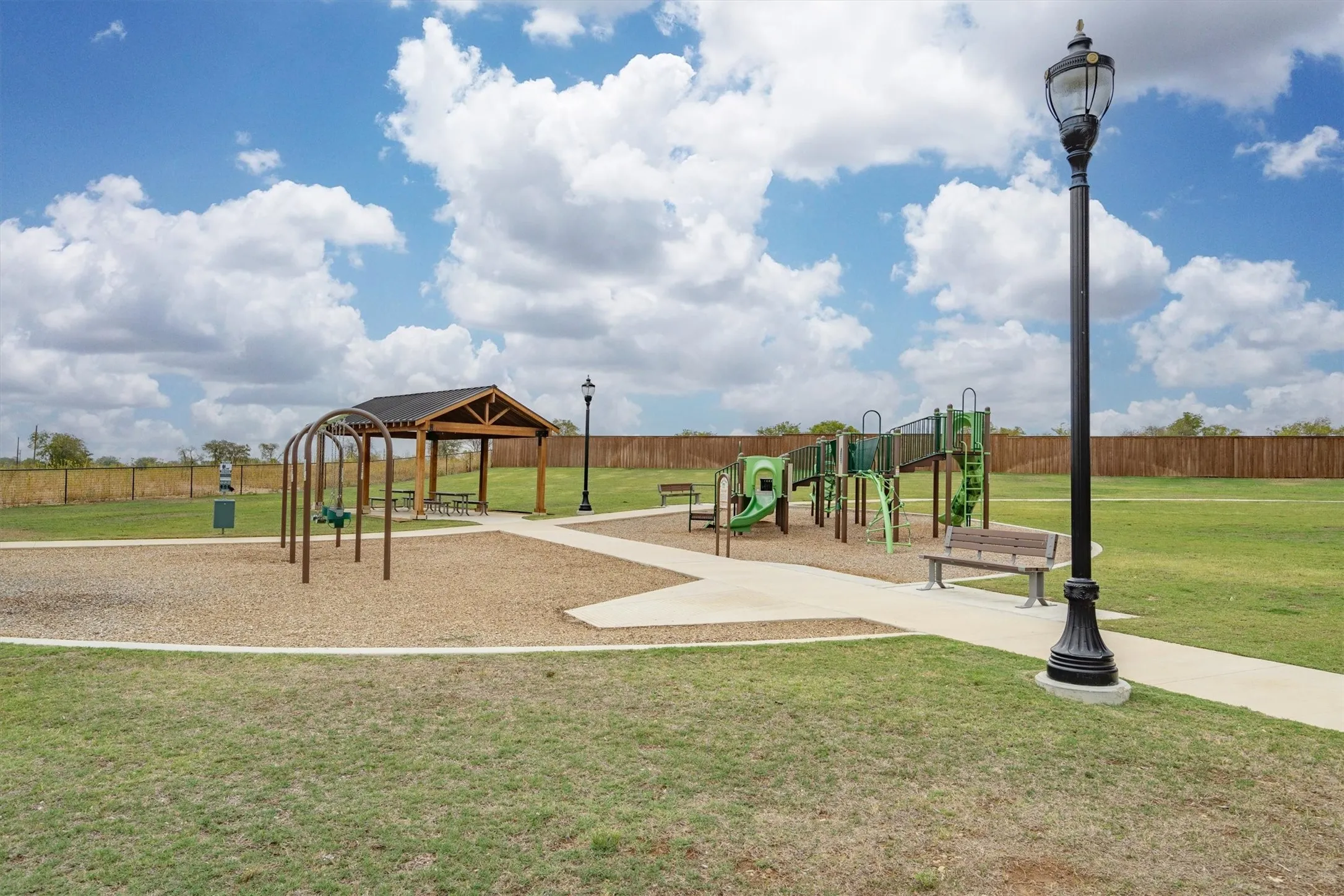 Single Family Residence For Sale in Denton County , 1373 Silverthorn Trail, Justin, Texas 76247, 4 Bedroom, 2 Bathroom, 2 Garage spaces, 2,044 Sqft, built in 2022, mls#21405455, Real Estate Agent in Justin, Homes For Sale in Denton county, Homes For Sale in Justin, Realtor in Justin Texas, Real Estate Brokerage Independent Realty Texas, Luminita Cordes Realtor