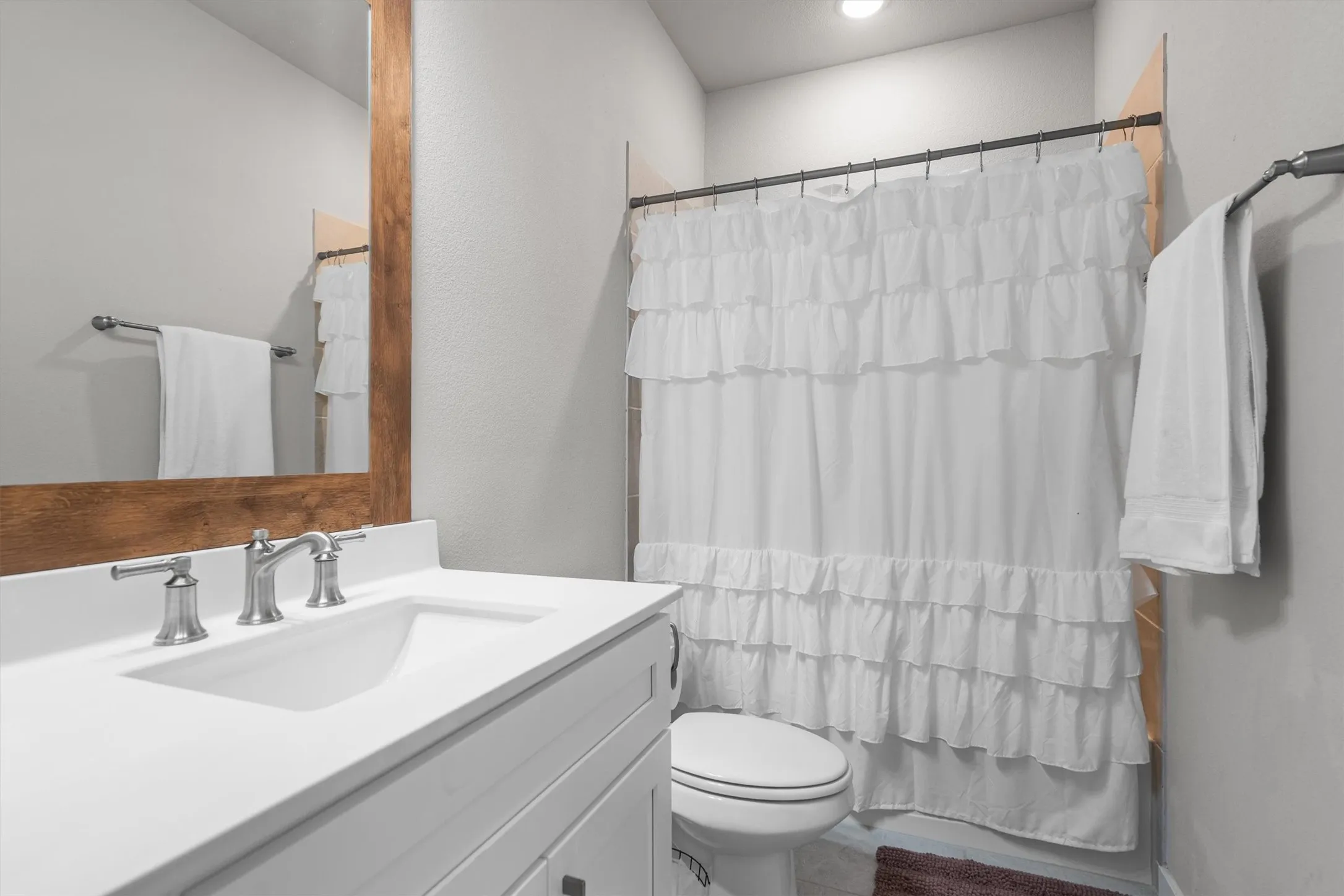 Single Family Residence For Sale in Denton County , 1373 Silverthorn Trail, Justin, Texas 76247, 4 Bedroom, 2 Bathroom, 2 Garage spaces, 2,044 Sqft, built in 2022, mls#21405455, Real Estate Agent in Justin, Homes For Sale in Denton county, Homes For Sale in Justin, Realtor in Justin Texas, Real Estate Brokerage Independent Realty Texas, Luminita Cordes Realtor