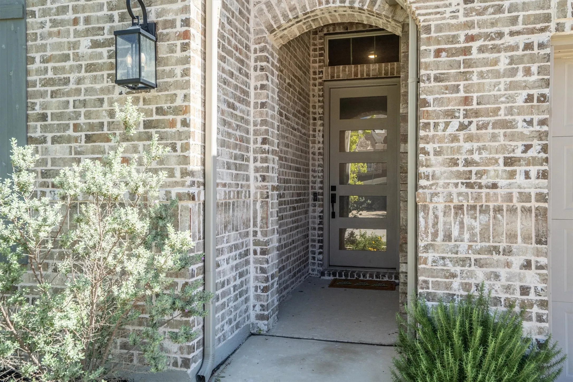 Single Family Residence For Sale in Denton County , 1373 Silverthorn Trail, Justin, Texas 76247, 4 Bedroom, 2 Bathroom, 2 Garage spaces, 2,044 Sqft, built in 2022, mls#21405455, Real Estate Agent in Justin, Homes For Sale in Denton county, Homes For Sale in Justin, Realtor in Justin Texas, Real Estate Brokerage Independent Realty Texas, Luminita Cordes Realtor