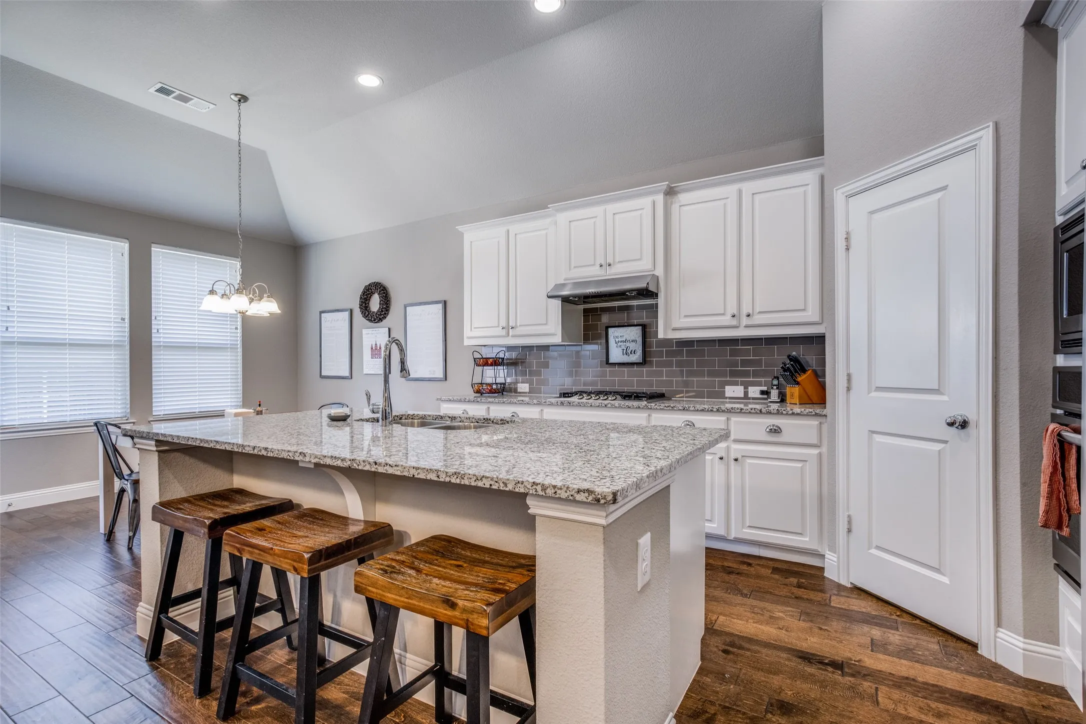 Single Family Residence For Sale in Kaufman County , 1538 Tavistock Road, Forney, Texas 75126, 4 Bedroom, 2 Bathroom, 2 Garage spaces, 2,262 Sqft, built in 2017, mls#21406643, Real Estate Agent in Forney, Homes For Sale in Kaufman county, Homes For Sale in Forney, Realtor in Forney Texas, Real Estate Brokerage Independent Realty Texas, Luminita Cordes Realtor