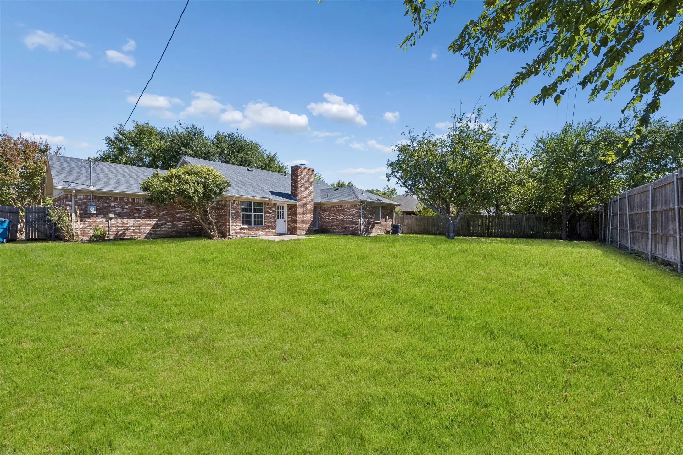 Single Family Residence For Sale in Johnson County , 1205 Rene Drive, Alvarado, Texas 76009, 3 Bedroom, 2 Bathroom, 2 Garage spaces, 1,534 Sqft, built in 1993, mls#21405537, Real Estate Agent in Alvarado, Homes For Sale in Johnson county, Homes For Sale in Alvarado, Realtor in Alvarado Texas, Real Estate Brokerage Independent Realty Texas, Luminita Cordes Realtor