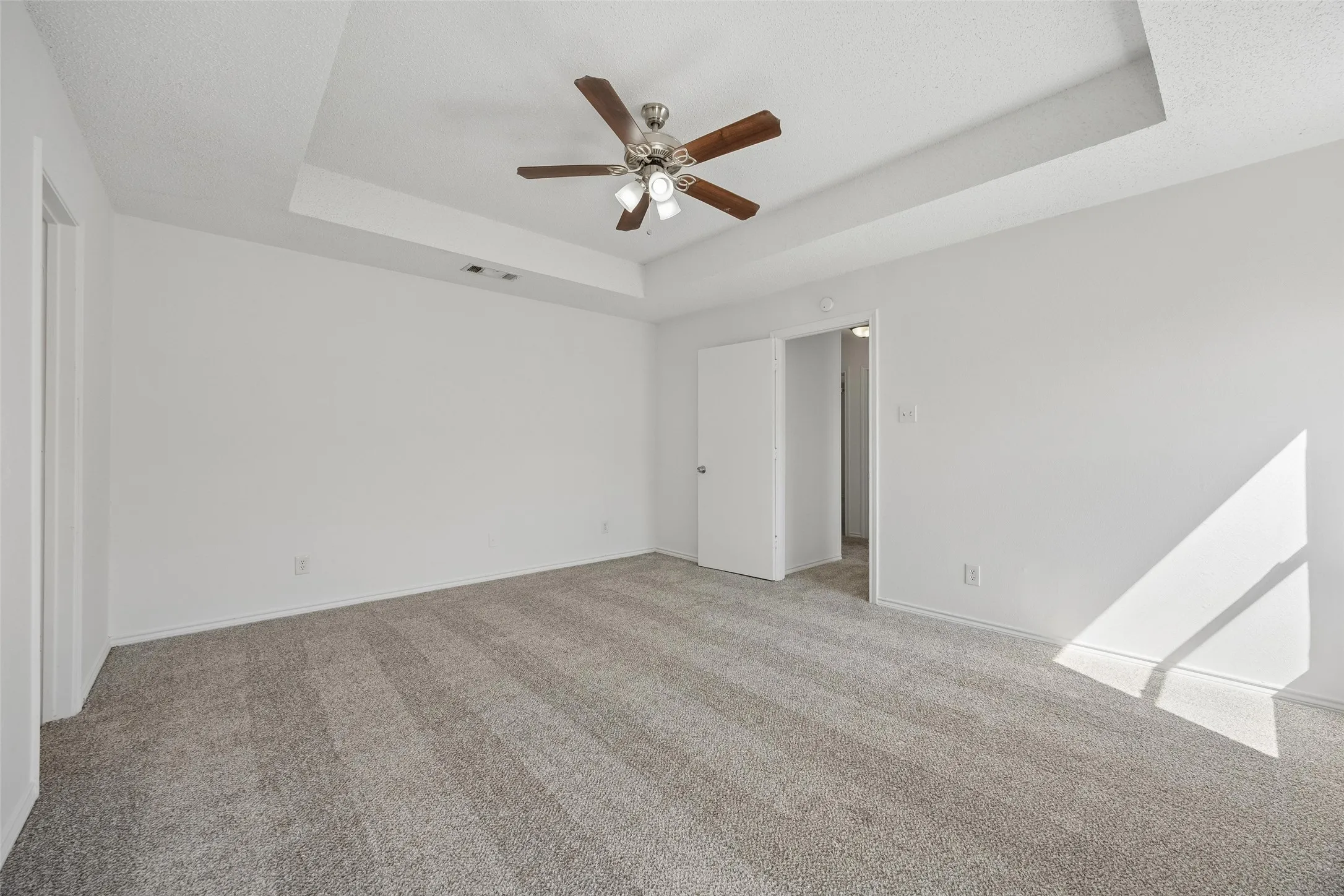 Single Family Residence For Sale in Johnson County , 1205 Rene Drive, Alvarado, Texas 76009, 3 Bedroom, 2 Bathroom, 2 Garage spaces, 1,534 Sqft, built in 1993, mls#21405537, Real Estate Agent in Alvarado, Homes For Sale in Johnson county, Homes For Sale in Alvarado, Realtor in Alvarado Texas, Real Estate Brokerage Independent Realty Texas, Luminita Cordes Realtor