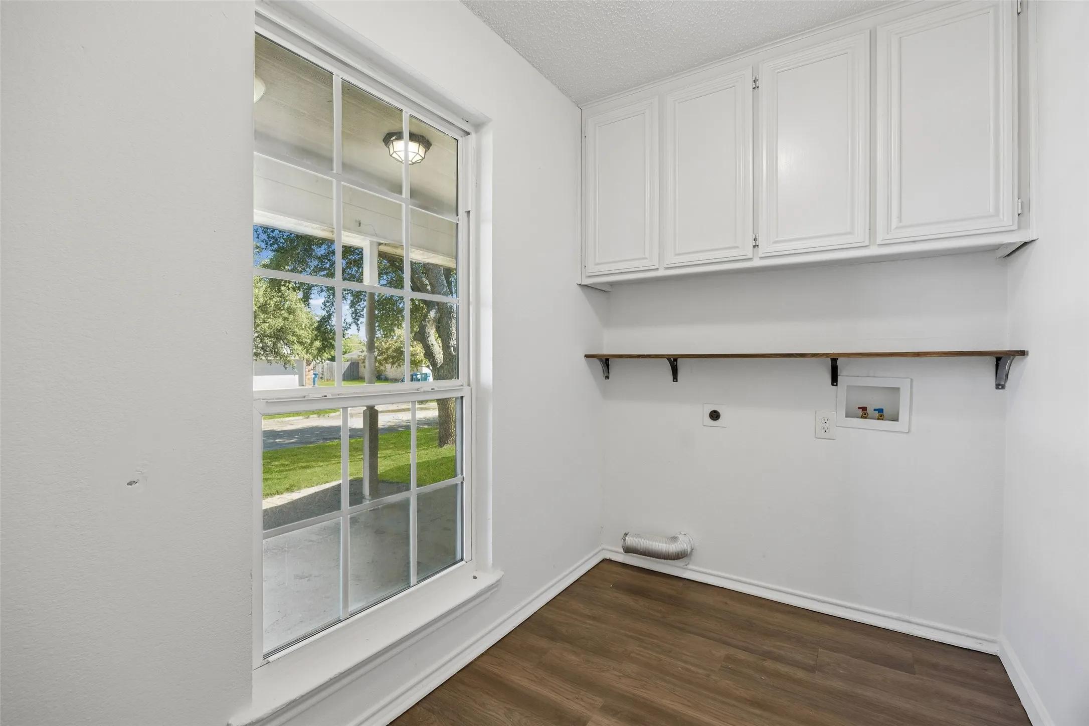 Single Family Residence For Sale in Johnson County , 1205 Rene Drive, Alvarado, Texas 76009, 3 Bedroom, 2 Bathroom, 2 Garage spaces, 1,534 Sqft, built in 1993, mls#21405537, Real Estate Agent in Alvarado, Homes For Sale in Johnson county, Homes For Sale in Alvarado, Realtor in Alvarado Texas, Real Estate Brokerage Independent Realty Texas, Luminita Cordes Realtor