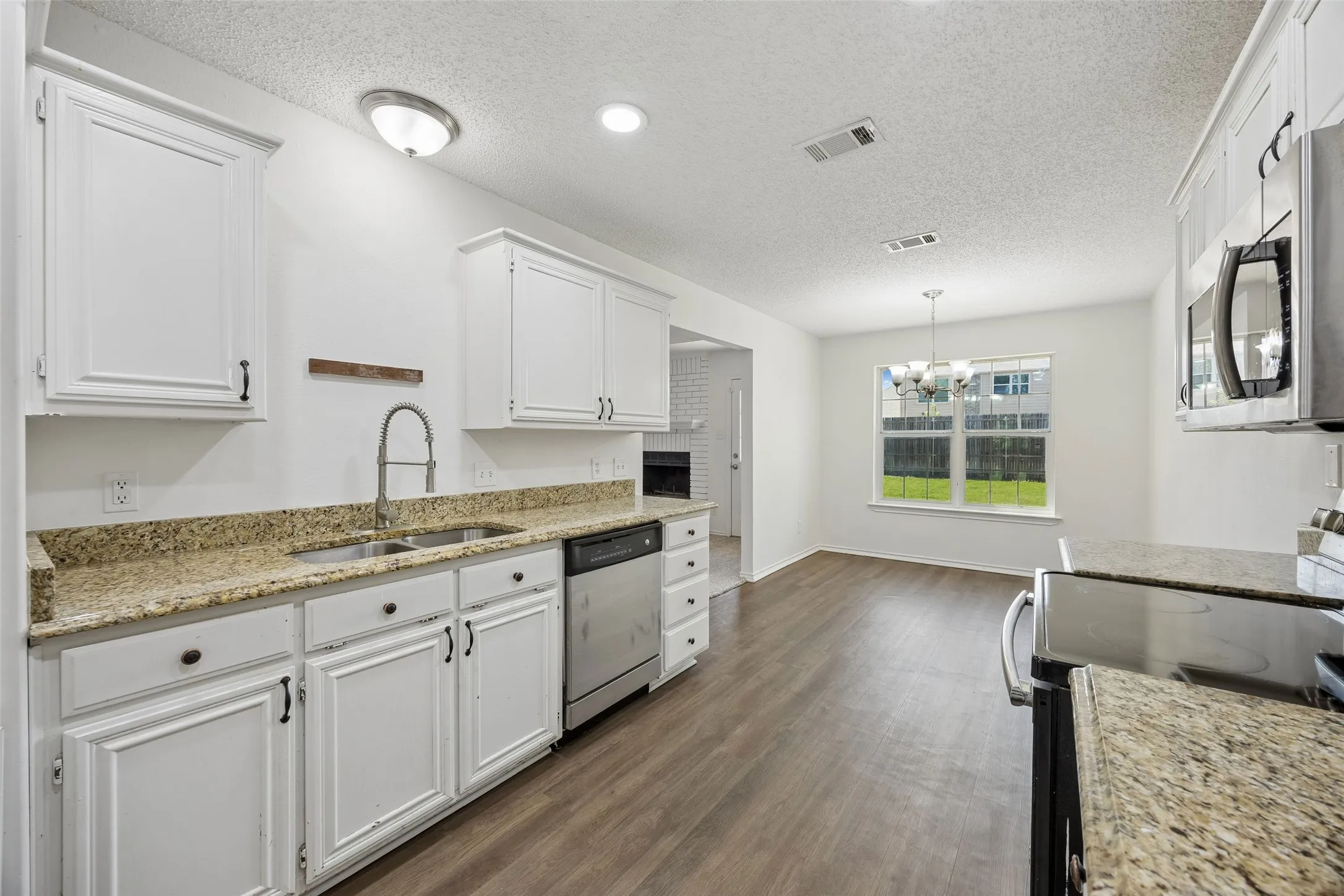 Single Family Residence For Sale in Johnson County , 1205 Rene Drive, Alvarado, Texas 76009, 3 Bedroom, 2 Bathroom, 2 Garage spaces, 1,534 Sqft, built in 1993, mls#21405537, Real Estate Agent in Alvarado, Homes For Sale in Johnson county, Homes For Sale in Alvarado, Realtor in Alvarado Texas, Real Estate Brokerage Independent Realty Texas, Luminita Cordes Realtor