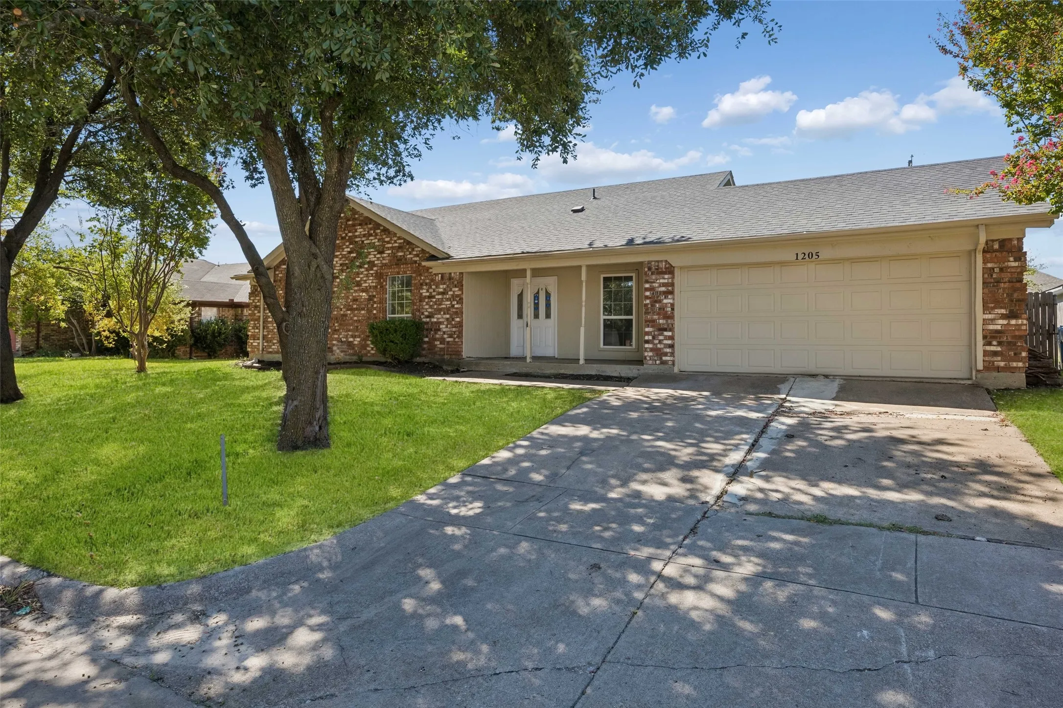 Single Family Residence For Sale in Johnson County , 1205 Rene Drive, Alvarado, Texas 76009, 3 Bedroom, 2 Bathroom, 2 Garage spaces, 1,534 Sqft, built in 1993, mls#21405537, Real Estate Agent in Alvarado, Homes For Sale in Johnson county, Homes For Sale in Alvarado, Realtor in Alvarado Texas, Real Estate Brokerage Independent Realty Texas, Luminita Cordes Realtor