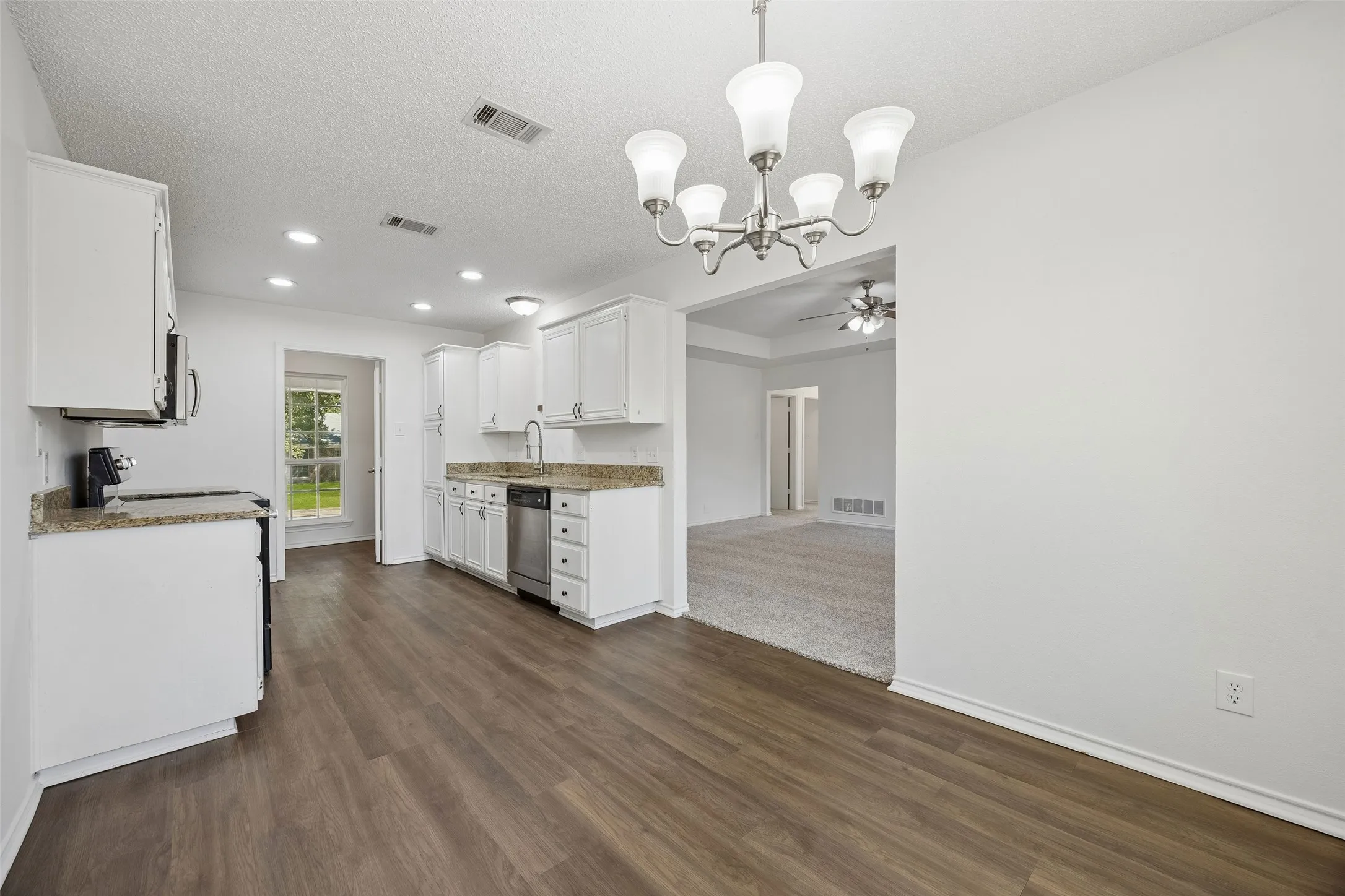 Single Family Residence For Sale in Johnson County , 1205 Rene Drive, Alvarado, Texas 76009, 3 Bedroom, 2 Bathroom, 2 Garage spaces, 1,534 Sqft, built in 1993, mls#21405537, Real Estate Agent in Alvarado, Homes For Sale in Johnson county, Homes For Sale in Alvarado, Realtor in Alvarado Texas, Real Estate Brokerage Independent Realty Texas, Luminita Cordes Realtor