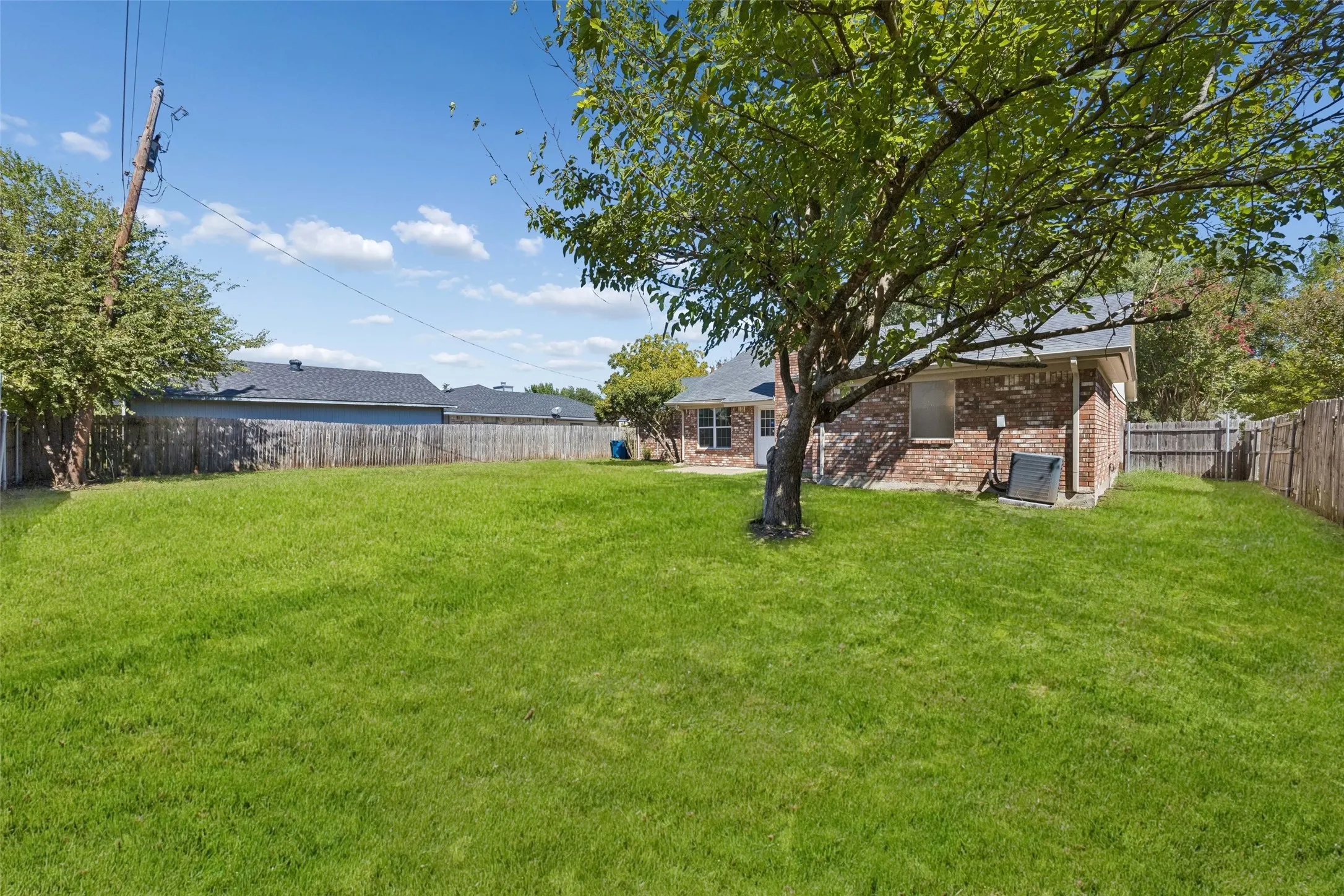 Single Family Residence For Sale in Johnson County , 1205 Rene Drive, Alvarado, Texas 76009, 3 Bedroom, 2 Bathroom, 2 Garage spaces, 1,534 Sqft, built in 1993, mls#21405537, Real Estate Agent in Alvarado, Homes For Sale in Johnson county, Homes For Sale in Alvarado, Realtor in Alvarado Texas, Real Estate Brokerage Independent Realty Texas, Luminita Cordes Realtor