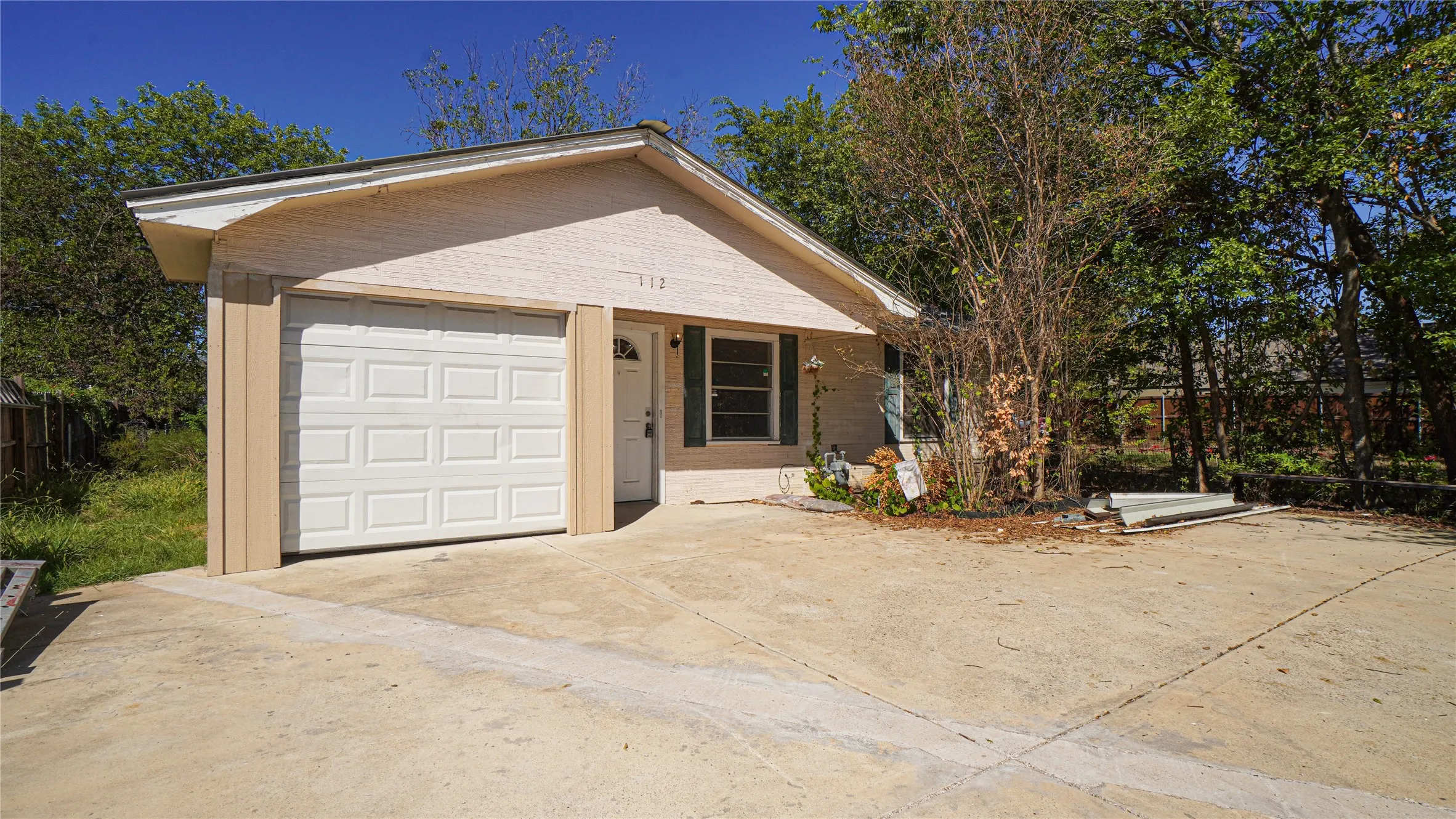 Single Family Residence For Rent in Kaufman County , 112 Cherokee Street, Terrell, Texas 75160, 3 Bedroom, 2 Bathroom, Garage spaces, 1,469 Sqft, built in 1961, mls#21406222, Real Estate Agent in Terrell, Homes For Rent in Kaufman county, Homes For Rent in Terrell, Realtor in Terrell Texas, Real Estate Brokerage Independent Realty Texas, Luminita Cordes Realtor