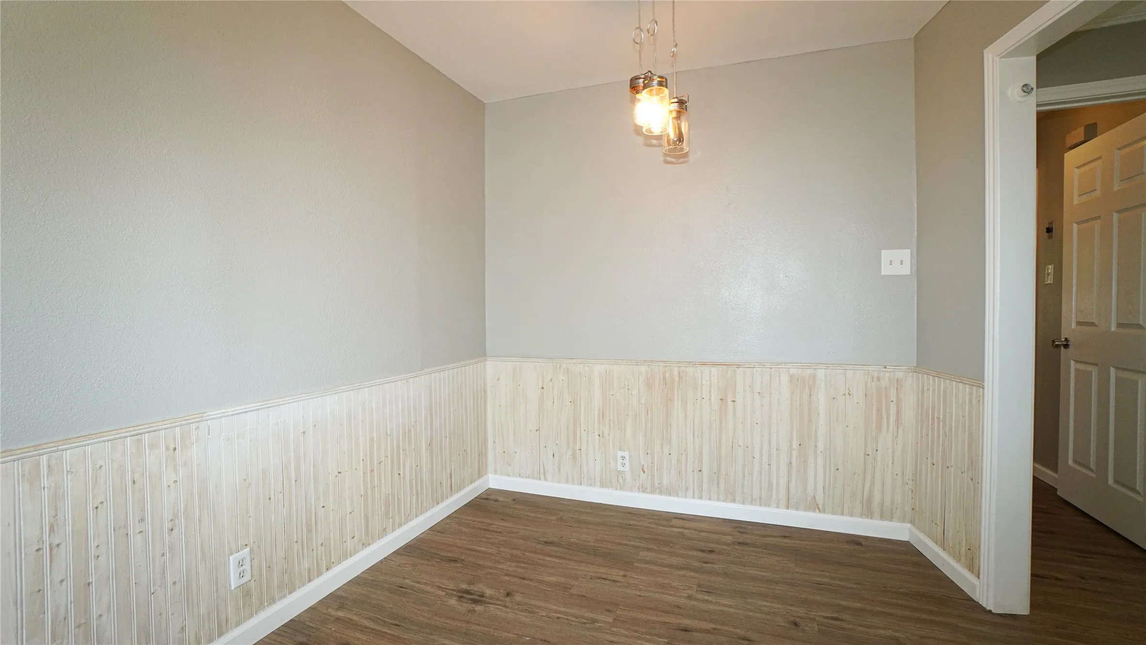 Single Family Residence For Rent in Kaufman County , 112 Cherokee Street, Terrell, Texas 75160, 3 Bedroom, 2 Bathroom, Garage spaces, 1,469 Sqft, built in 1961, mls#21406222, Real Estate Agent in Terrell, Homes For Rent in Kaufman county, Homes For Rent in Terrell, Realtor in Terrell Texas, Real Estate Brokerage Independent Realty Texas, Luminita Cordes Realtor