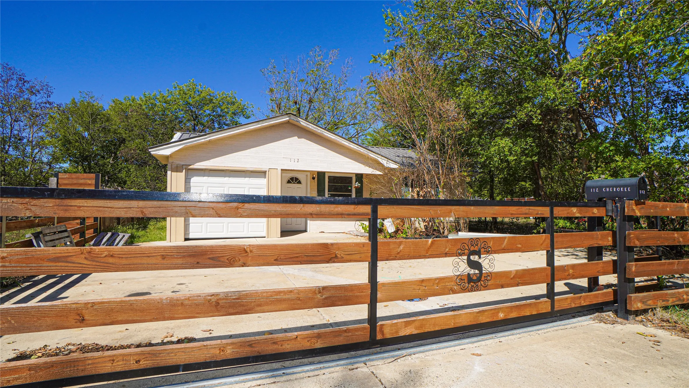 Single Family Residence For Rent