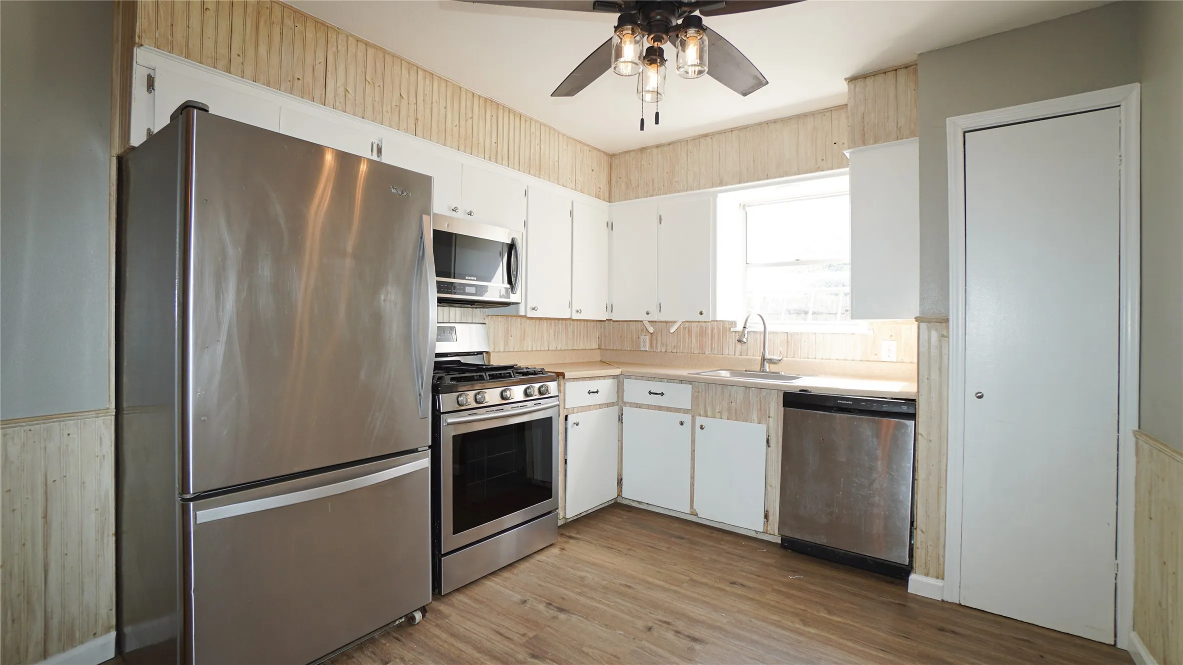 Single Family Residence For Rent in Kaufman County , 112 Cherokee Street, Terrell, Texas 75160, 3 Bedroom, 2 Bathroom, Garage spaces, 1,469 Sqft, built in 1961, mls#21406222, Real Estate Agent in Terrell, Homes For Rent in Kaufman county, Homes For Rent in Terrell, Realtor in Terrell Texas, Real Estate Brokerage Independent Realty Texas, Luminita Cordes Realtor