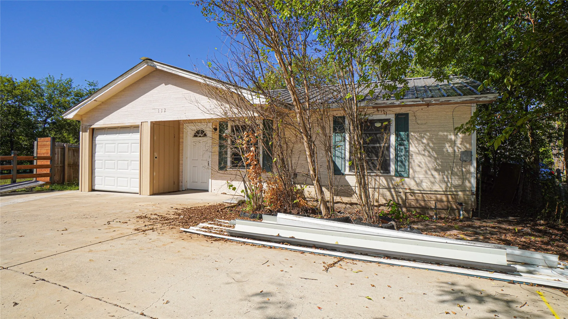 Single Family Residence For Rent in Kaufman County , 112 Cherokee Street, Terrell, Texas 75160, 3 Bedroom, 2 Bathroom, Garage spaces, 1,469 Sqft, built in 1961, mls#21406222, Real Estate Agent in Terrell, Homes For Rent in Kaufman county, Homes For Rent in Terrell, Realtor in Terrell Texas, Real Estate Brokerage Independent Realty Texas, Luminita Cordes Realtor