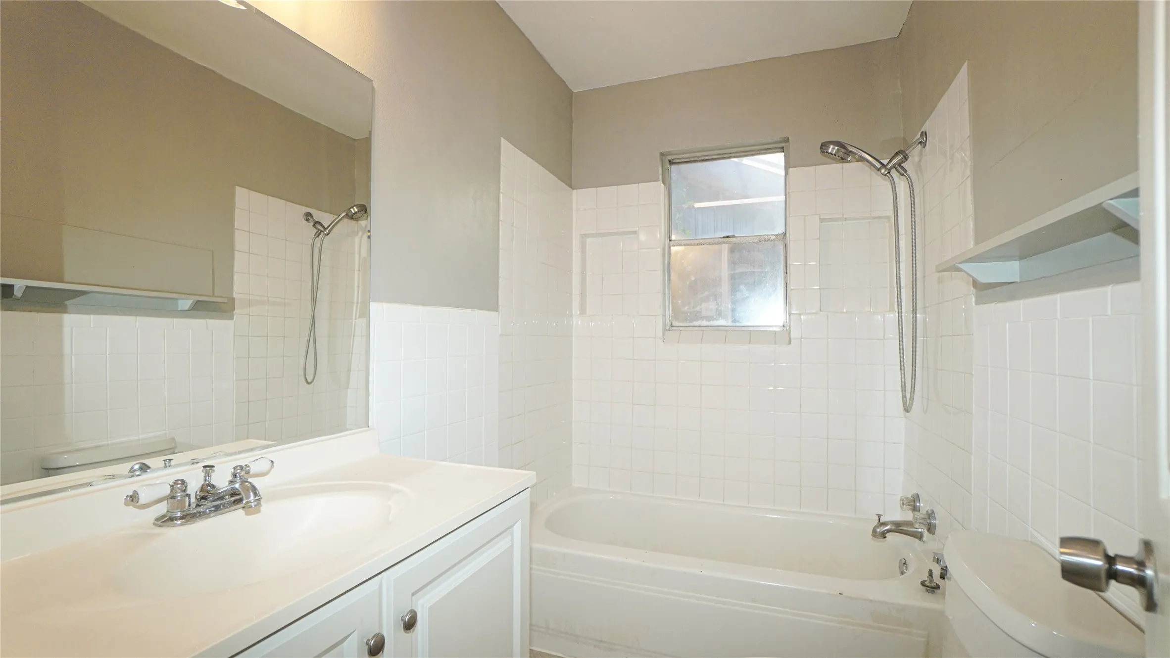 Single Family Residence For Rent in Kaufman County , 112 Cherokee Street, Terrell, Texas 75160, 3 Bedroom, 2 Bathroom, Garage spaces, 1,469 Sqft, built in 1961, mls#21406222, Real Estate Agent in Terrell, Homes For Rent in Kaufman county, Homes For Rent in Terrell, Realtor in Terrell Texas, Real Estate Brokerage Independent Realty Texas, Luminita Cordes Realtor