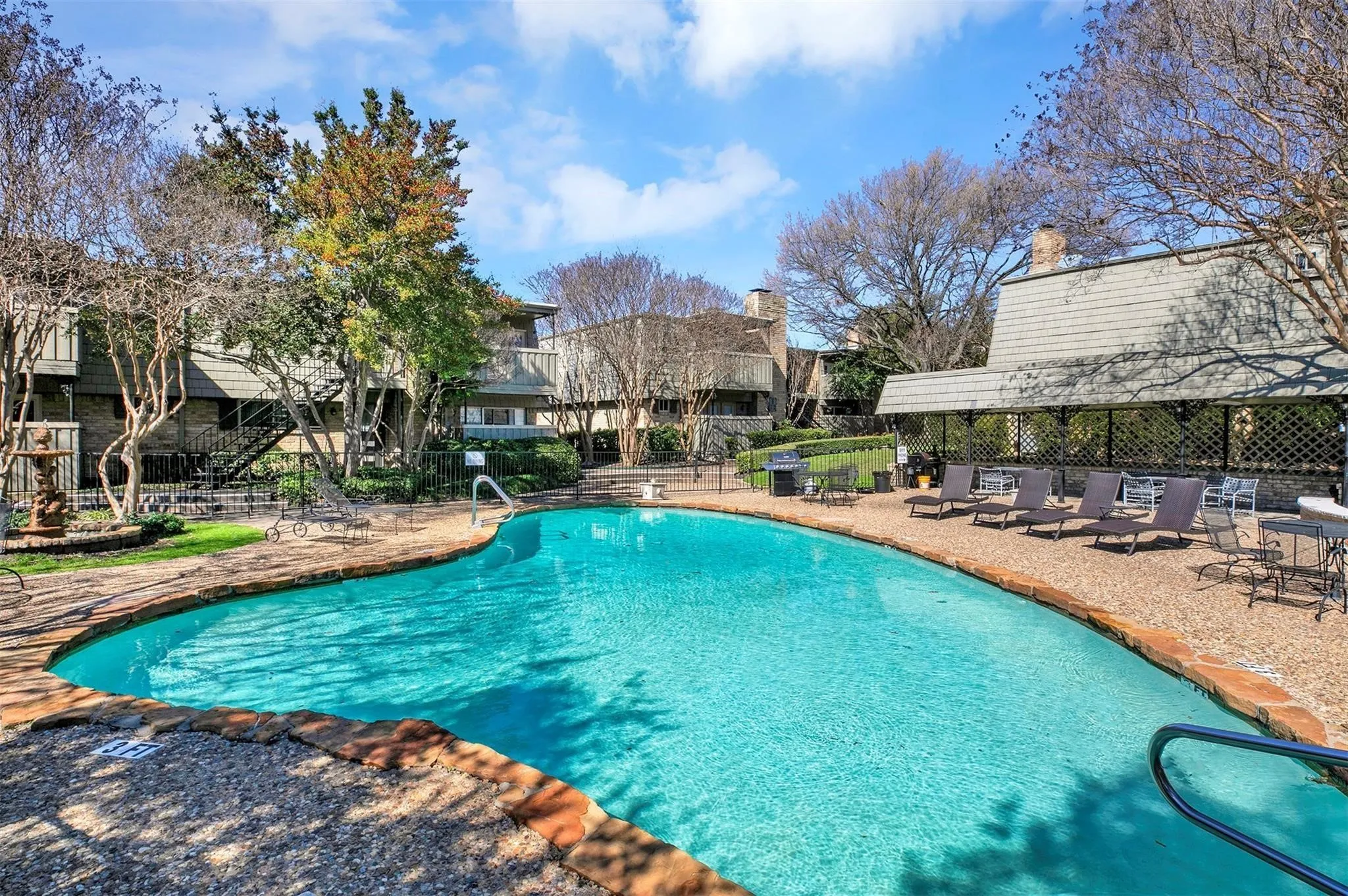 Condominium For Rent in Dallas County , 7705 Meadow Park Drive 209, Dallas, Texas 75230, 1 Bedroom, 1 Bathroom, Garage spaces, 819 Sqft, built in 1963, mls#21406704, Real Estate Agent in Dallas, Homes For Rent in Dallas county, Homes For Rent in Dallas, Realtor in Dallas Texas, Real Estate Brokerage Independent Realty Texas, Luminita Cordes Realtor