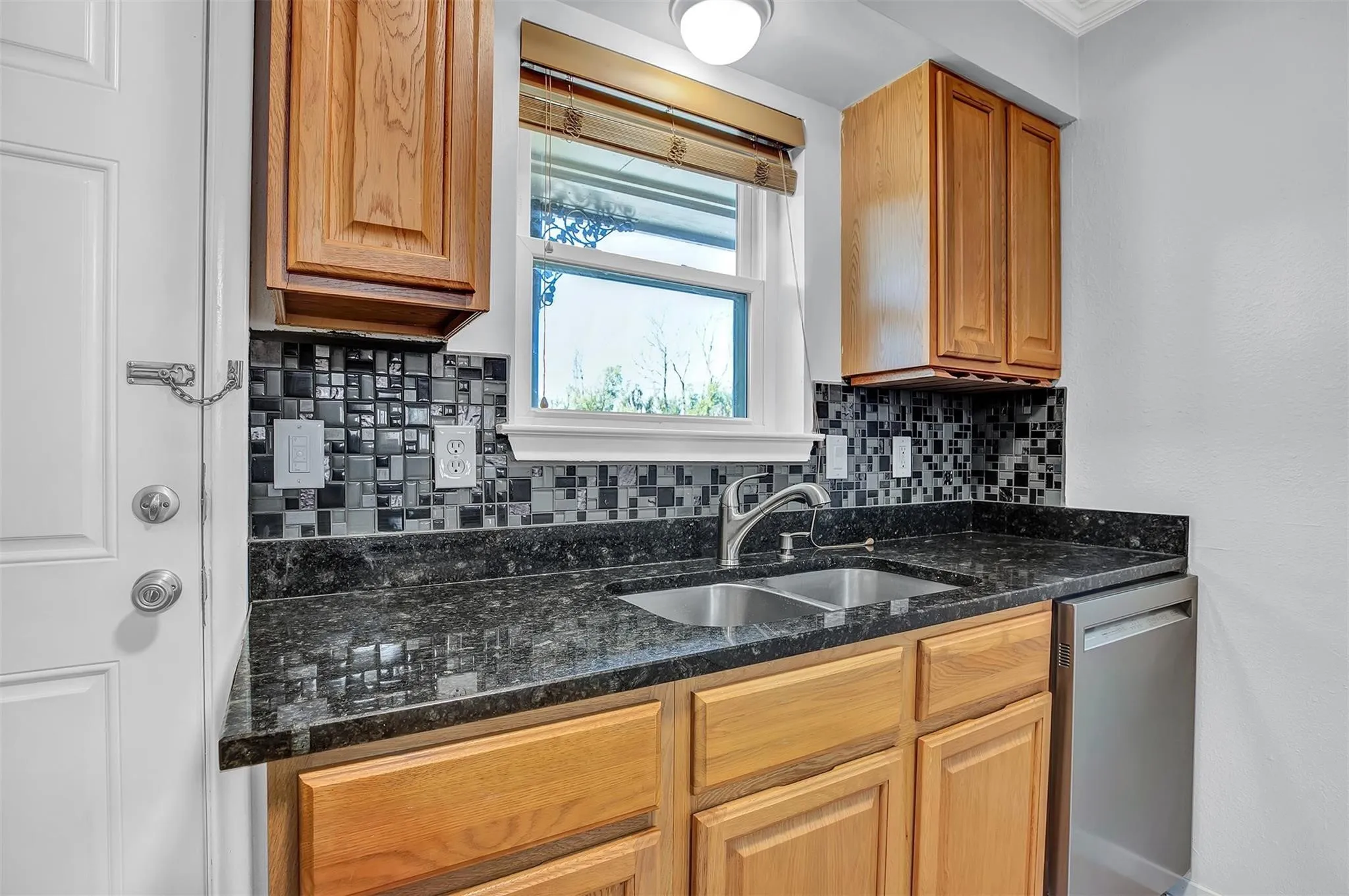 Condominium For Rent in Dallas County , 7705 Meadow Park Drive 209, Dallas, Texas 75230, 1 Bedroom, 1 Bathroom, Garage spaces, 819 Sqft, built in 1963, mls#21406704, Real Estate Agent in Dallas, Homes For Rent in Dallas county, Homes For Rent in Dallas, Realtor in Dallas Texas, Real Estate Brokerage Independent Realty Texas, Luminita Cordes Realtor